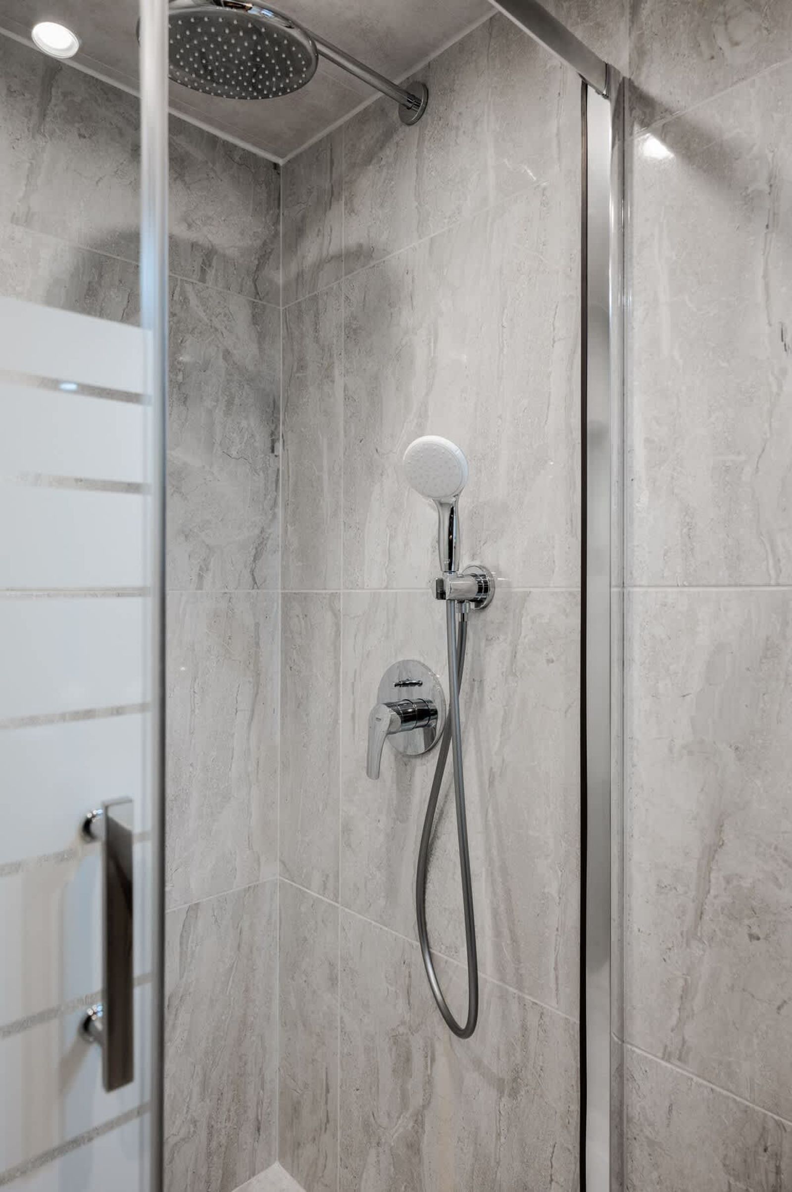 Cozy 2BD Flat + Work Space I Remote workers haven - Photo 19