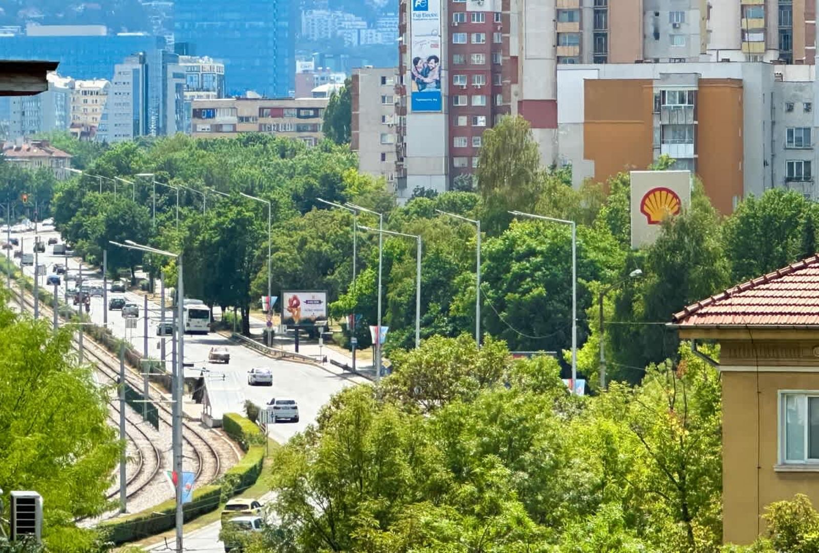 Bright 2BD Apartment with Balcony &amp; Mountain View - Photo 15