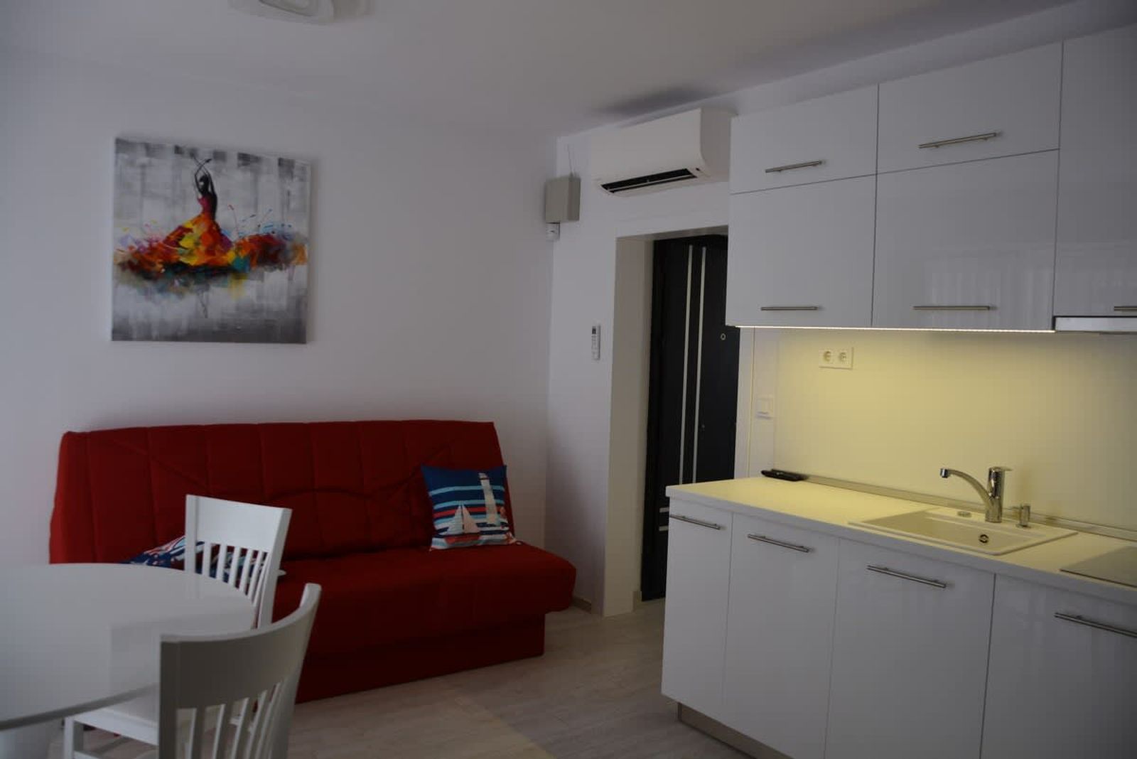 Unbeatable Location: New Lux Apartment Varna beach - Photo 4