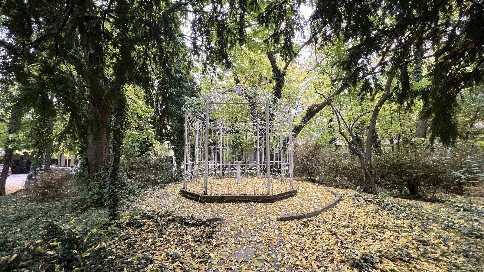 Gothic Mansion in Bucharest - Photo 6