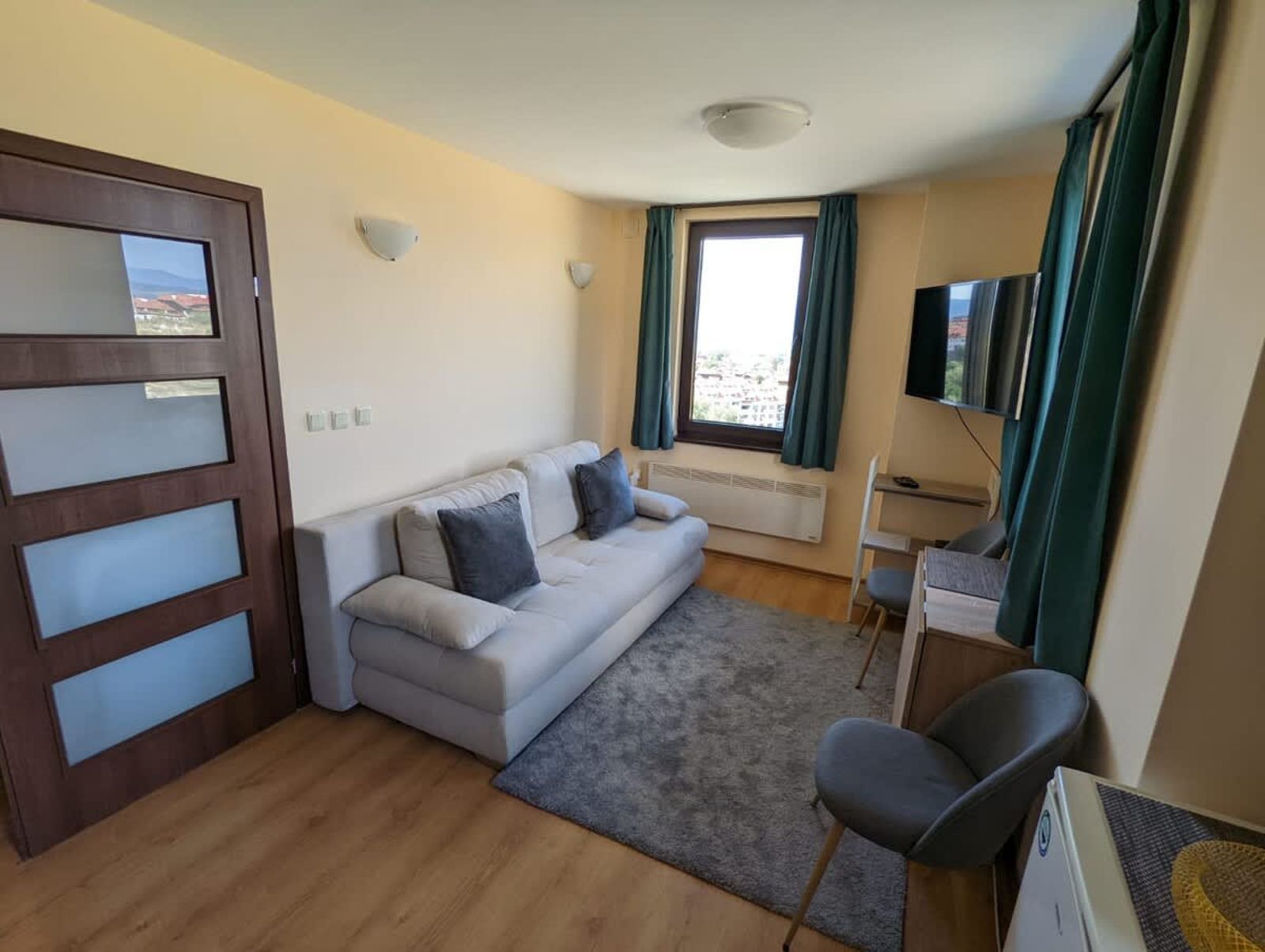 Stylish 2BD Apartment with Panoramic Mountain View - Photo 6