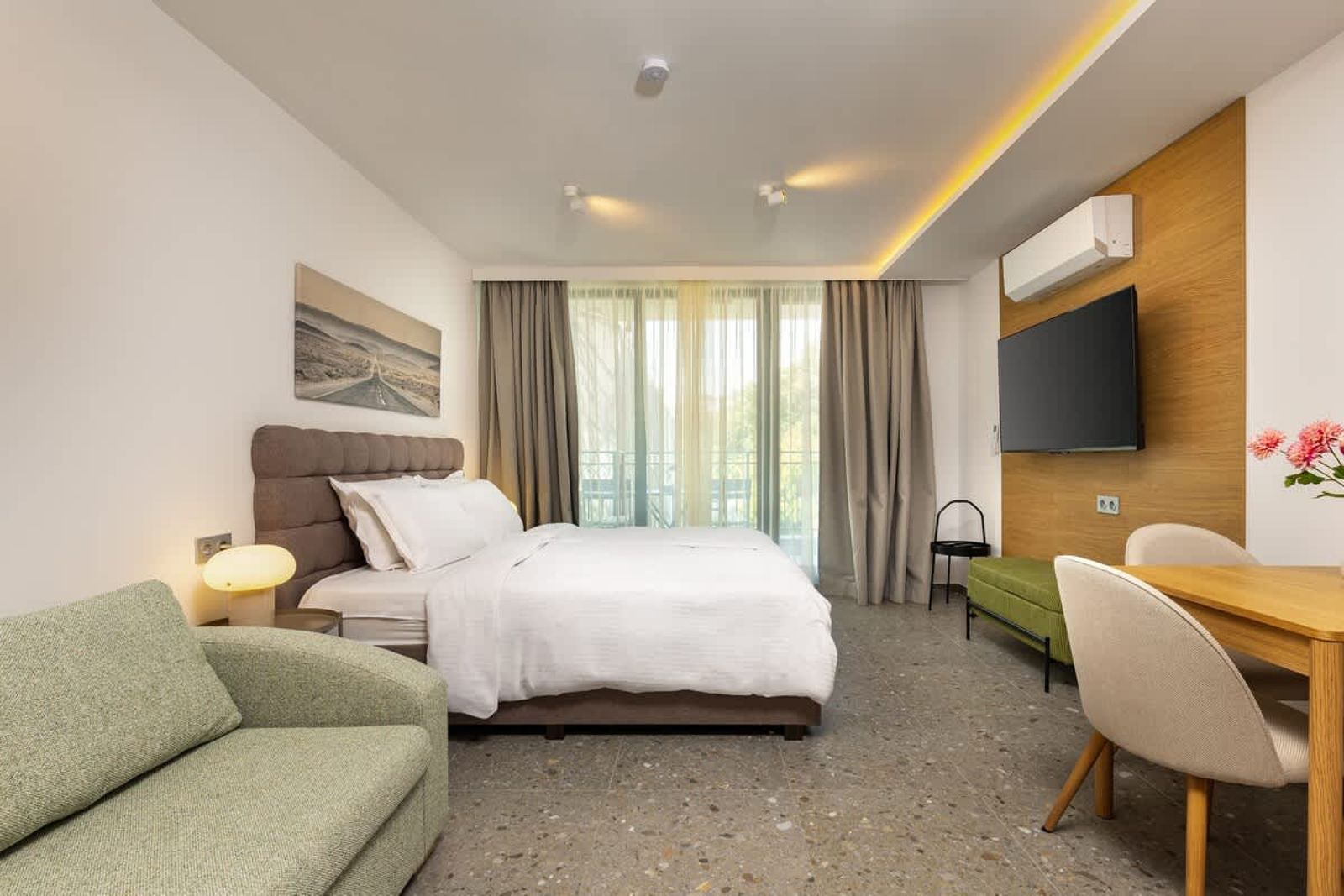 Downtown Modern Studio with Balcony - Photo 6