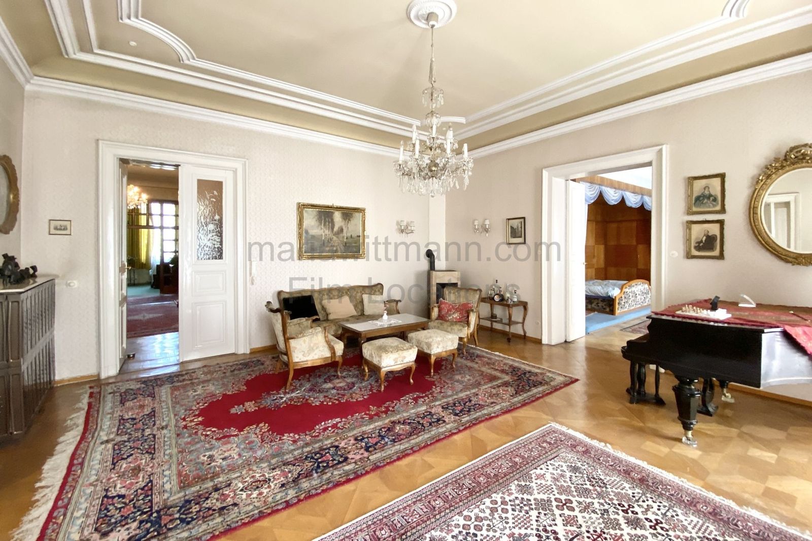 Classic Grand Apartment with Connecting Period Drawing Rooms - Photo 11