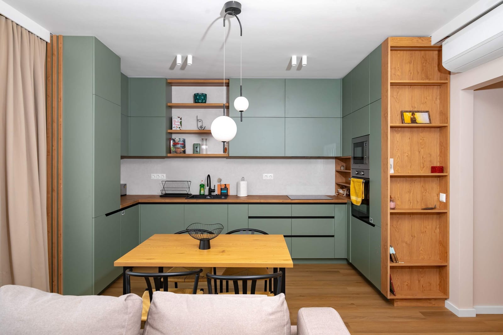 Spacious 2BR Apartment - Modern Design - Photo 12