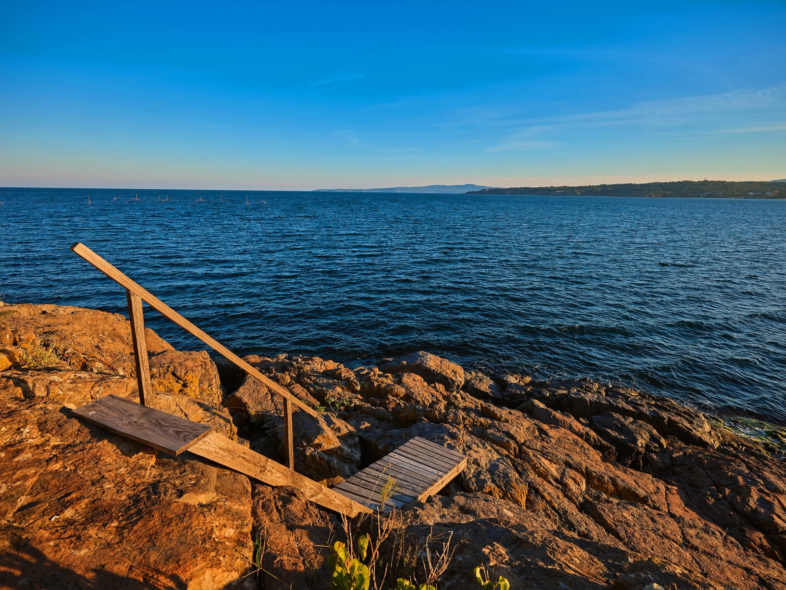 Loft-Style Studio Apartment on the Beach - Photo 20