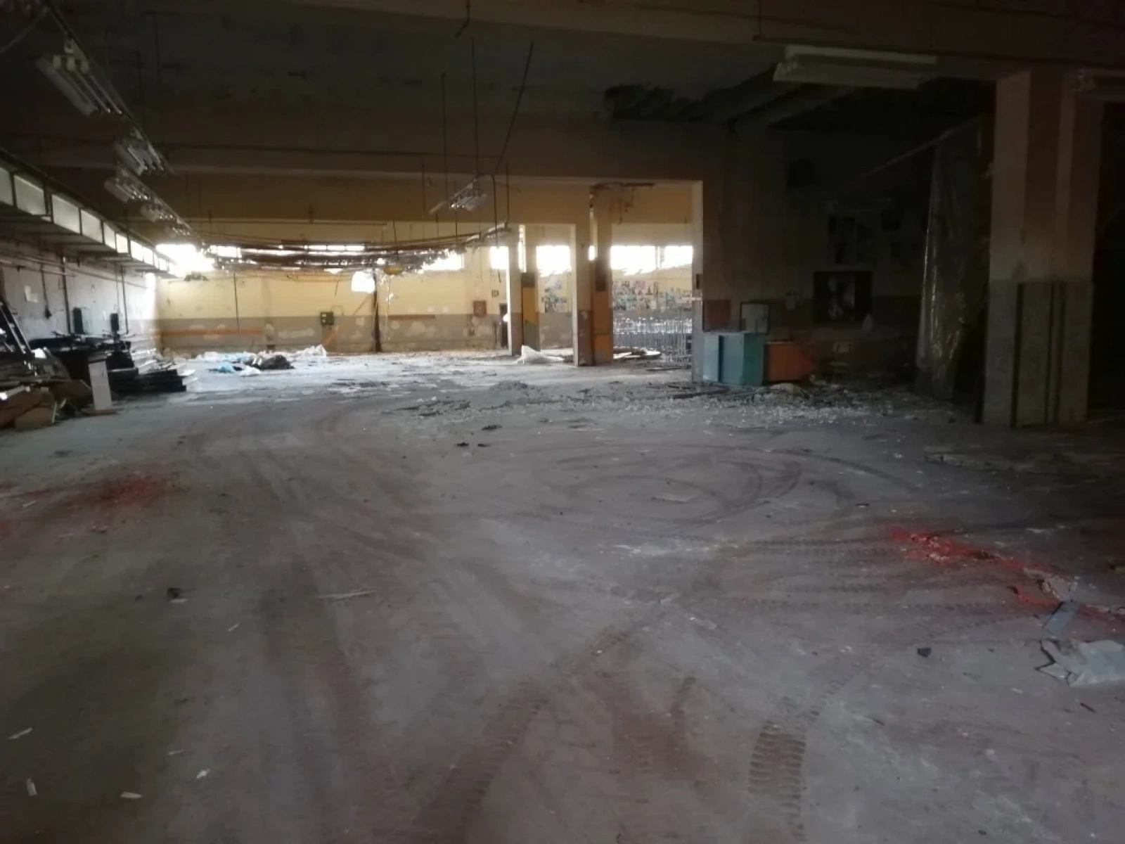 Beautiful Abandoned Factory - Photo 39