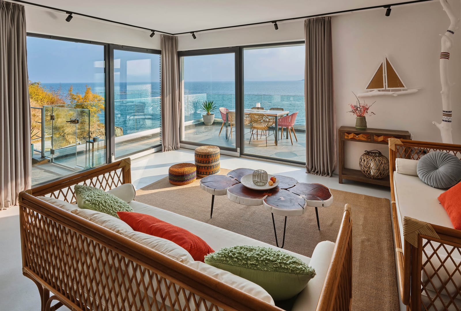 Loft-Style Studio Apartment on the Beach - Photo 39