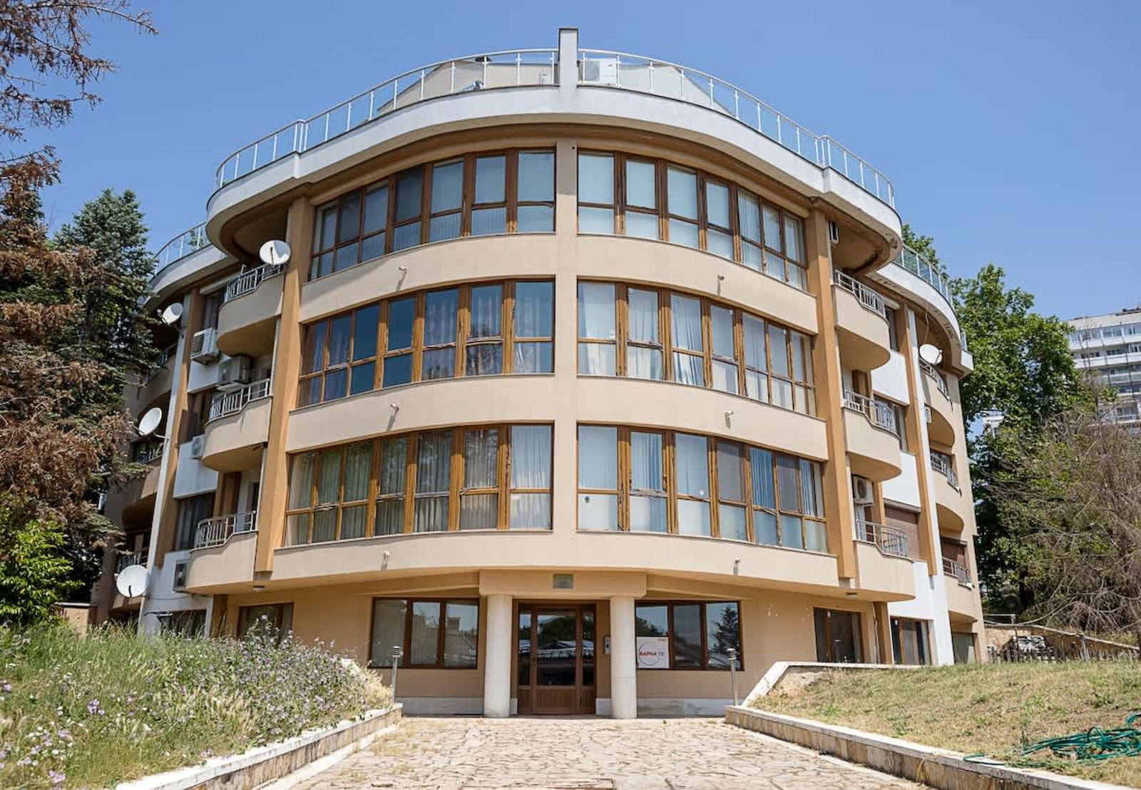 Modern 1-Bedroom Retreat in Varna’s Sea Garden - Photo 24