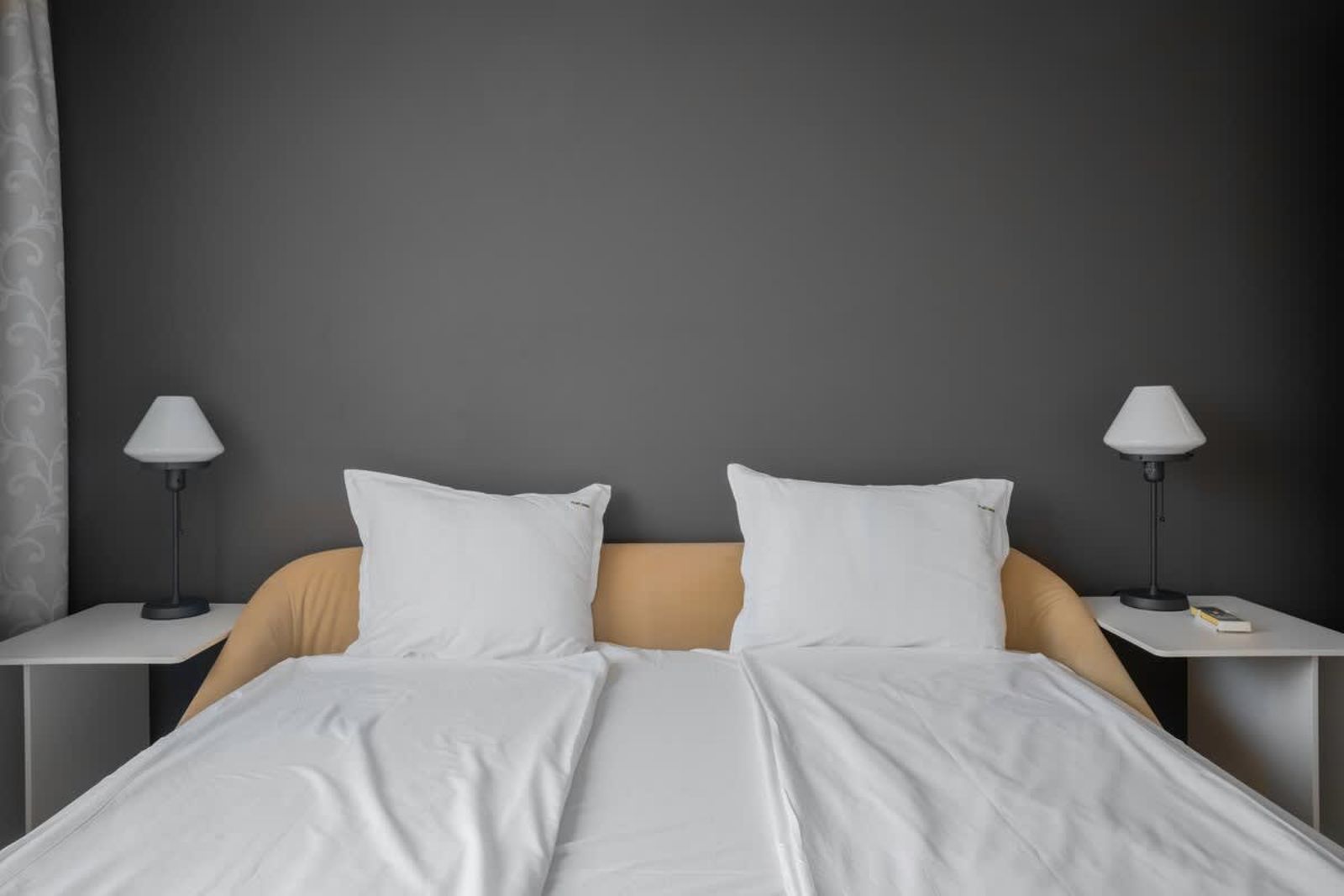 Central Luxurious 2 BD Flat near NDK - Photo 13