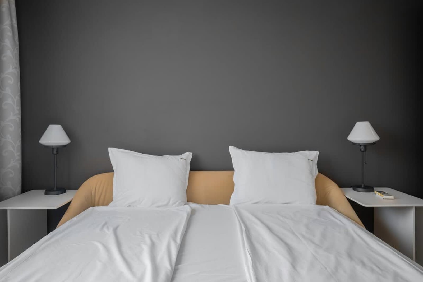 Central Luxurious 2 BD Flat near NDK - Photo 13