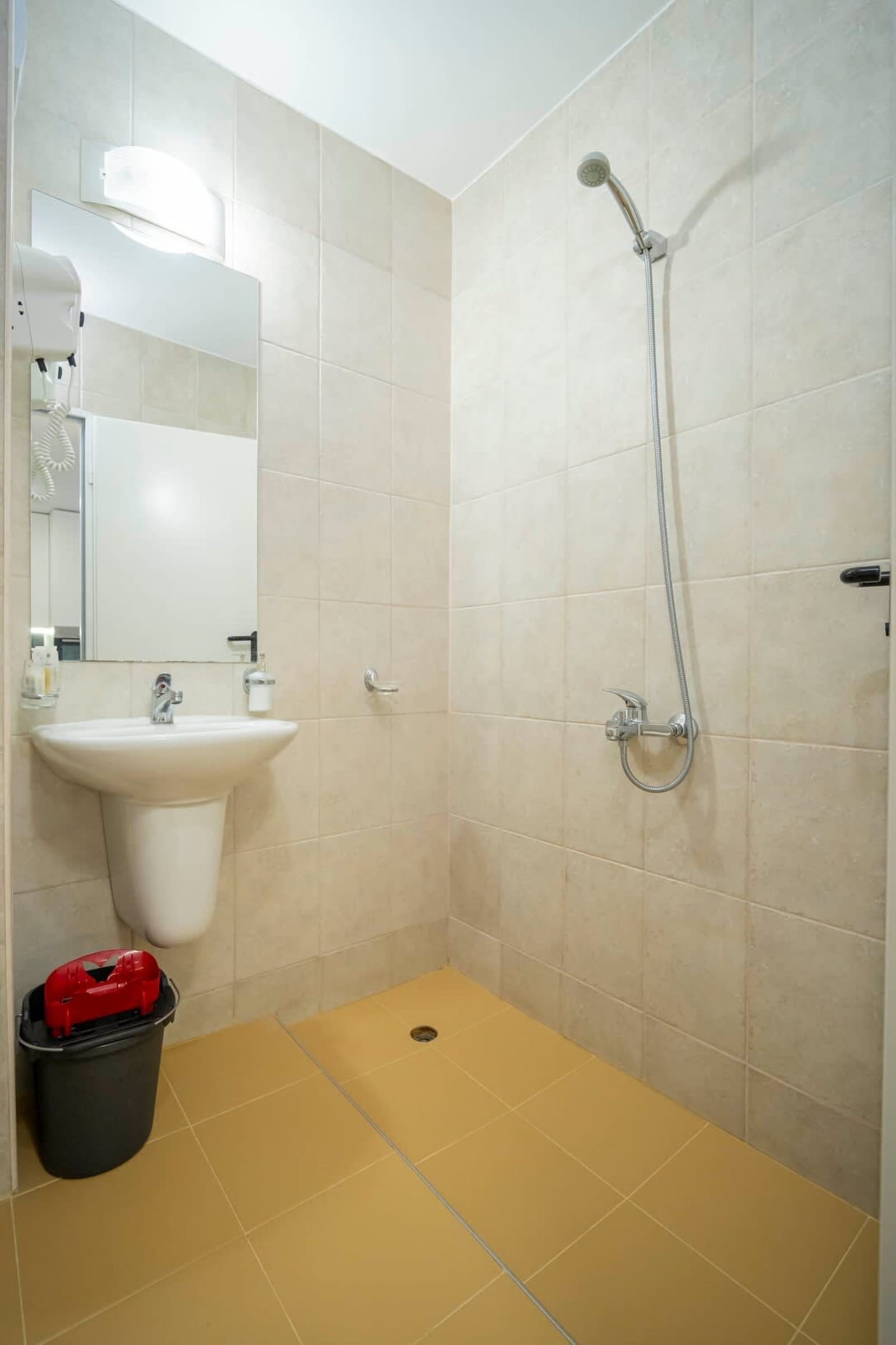 Harmani Haven 1BD Apart + Parking by Flat Manager - Photo 12