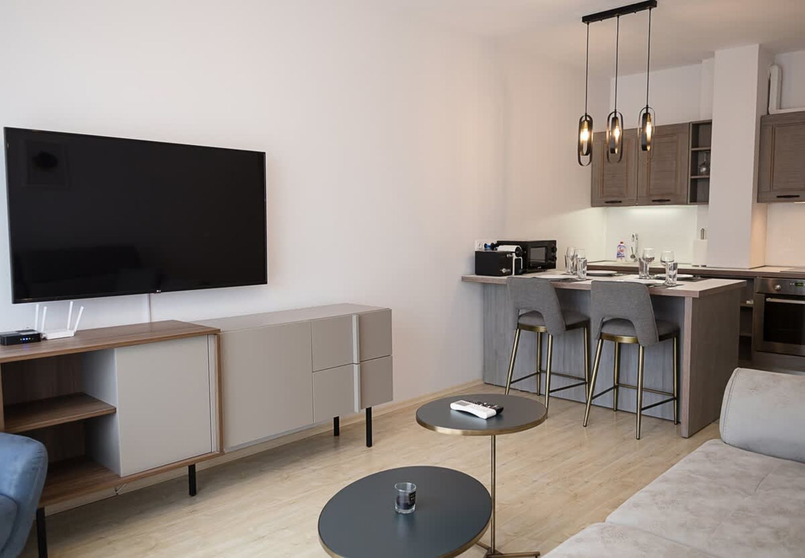 Moonlight Terrace – Panoramic Views, Luxe Comfort - Photo 9