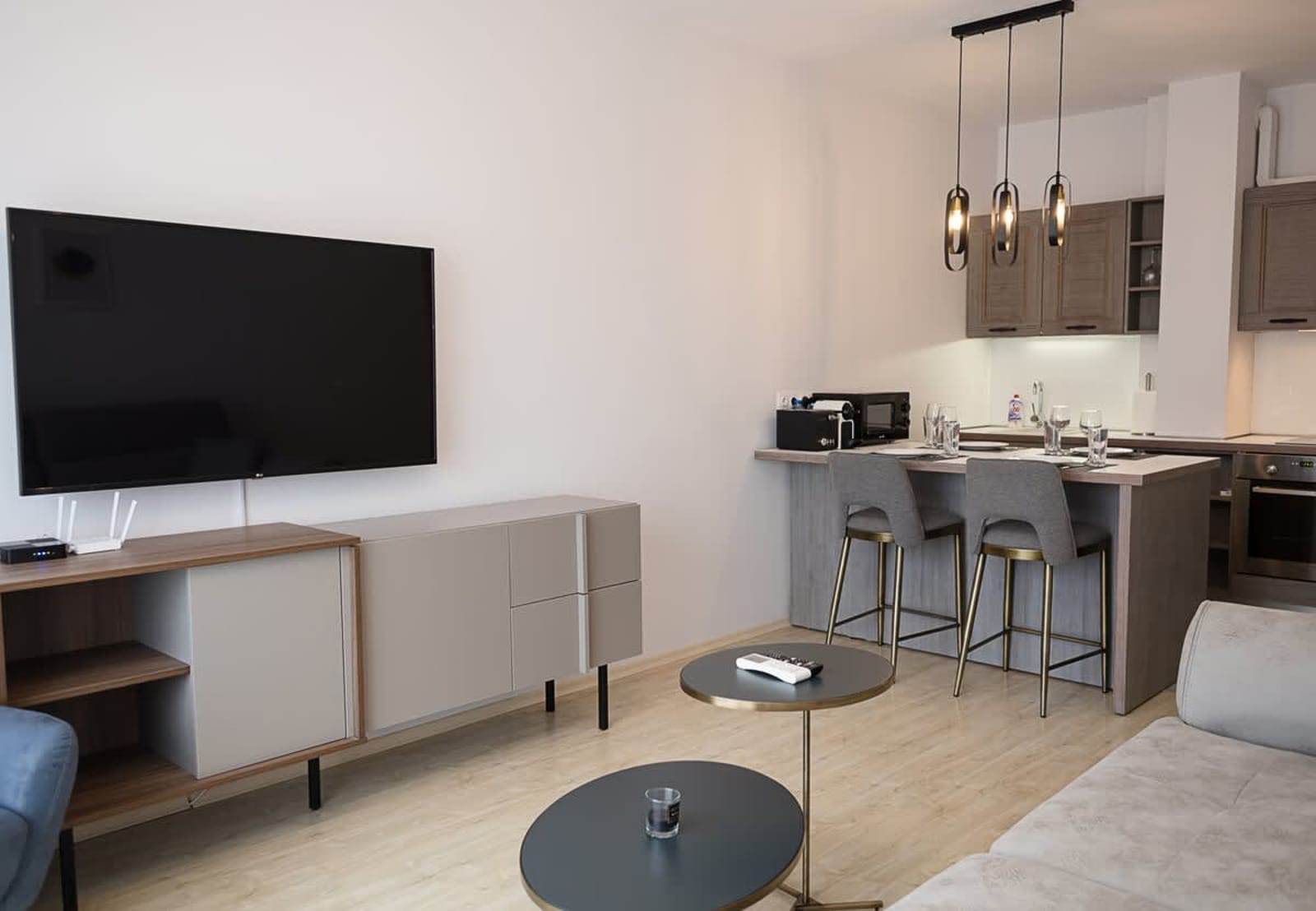 Moonlight Terrace – Panoramic Views, Luxe Comfort - Photo 9