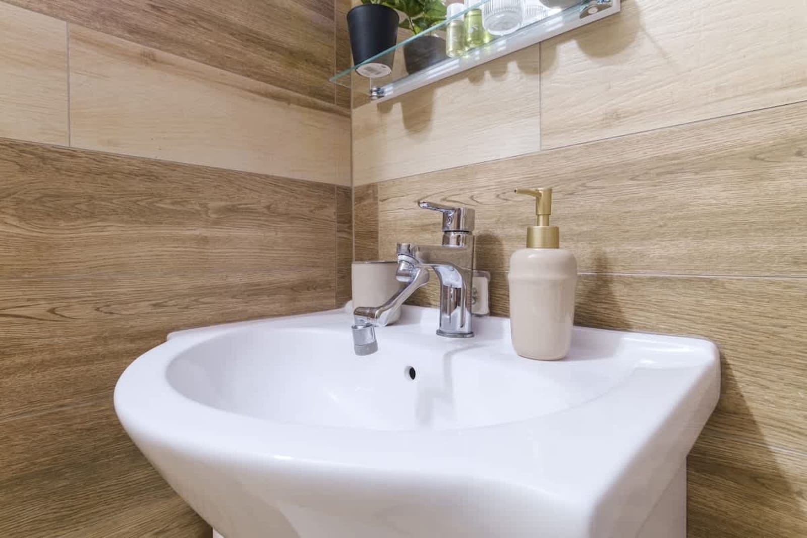 Serene Luxe Oasis Retreat on the Outskirts - Photo 15