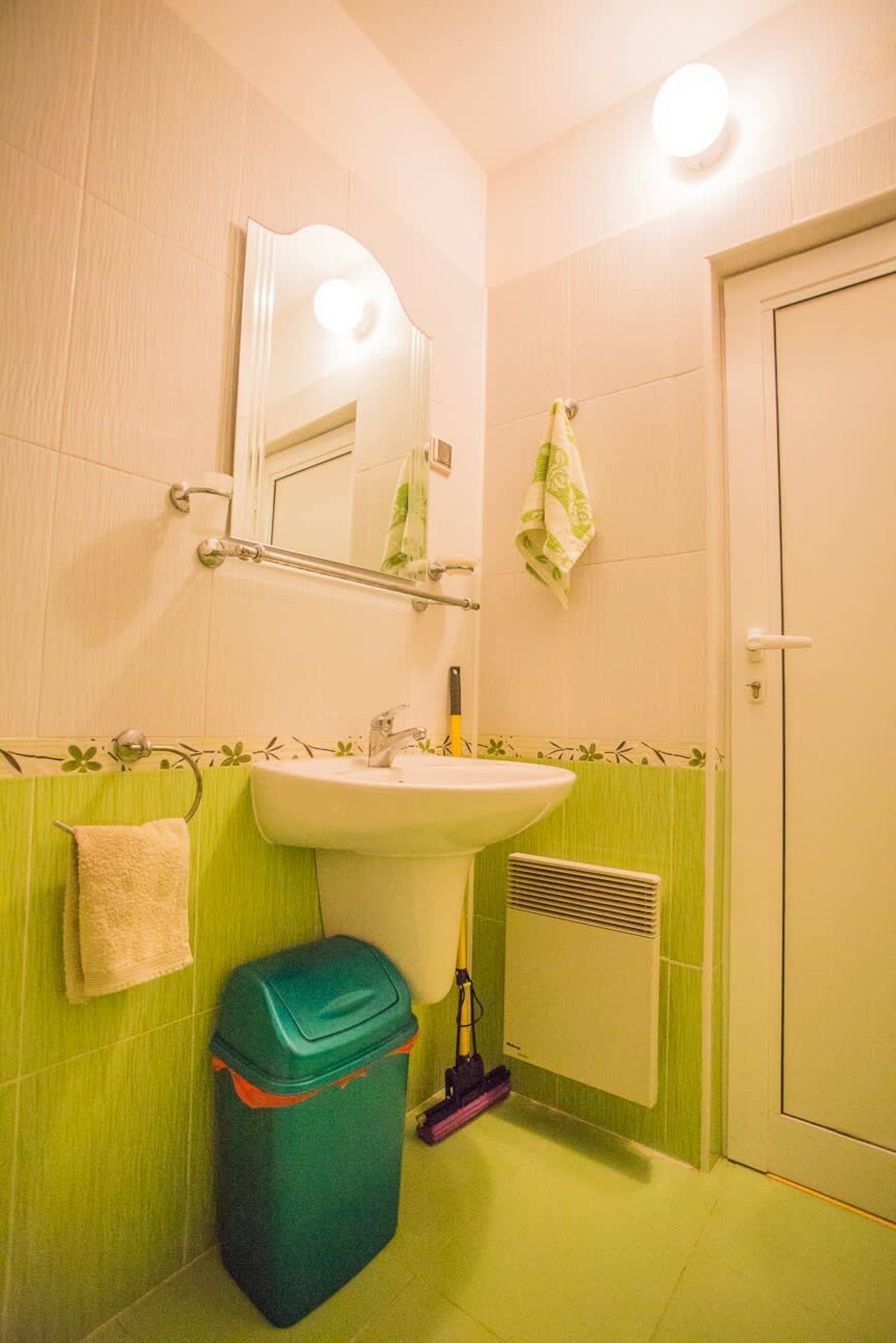 Cozy Colorful Studio at the foot of the Mountain - Photo 10