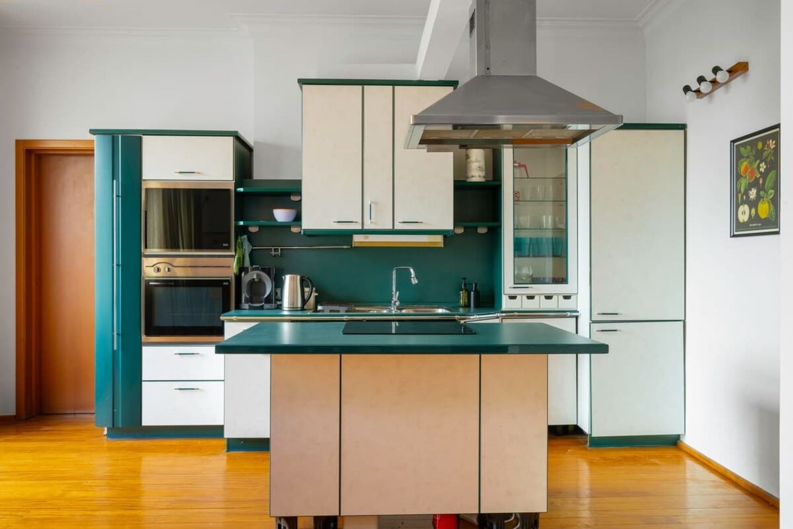 Charming 2BD Apartment in the Heart of the City - Photo 8