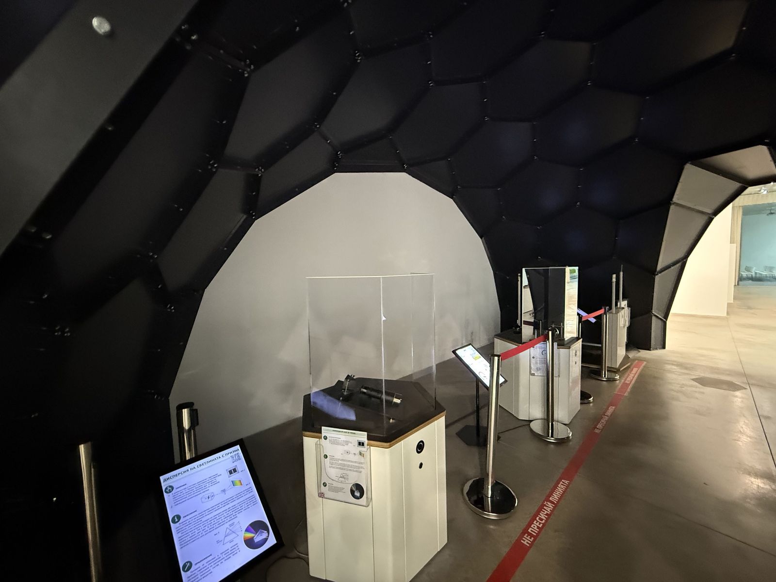 A science Museum with modern interior - Photo 23