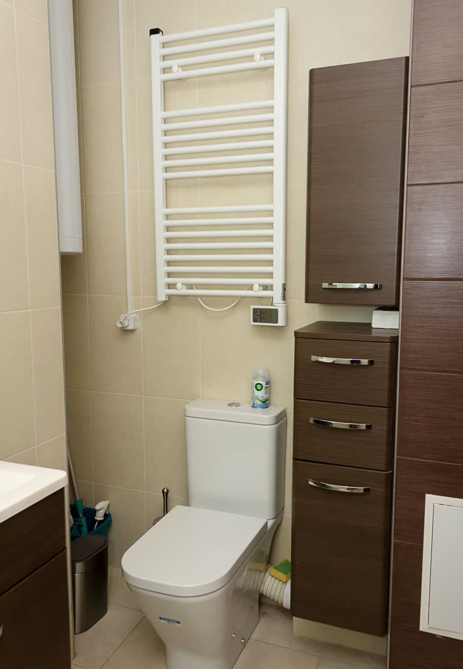 Cozy 2BD Flat with Balcony and Workspace - Photo 19