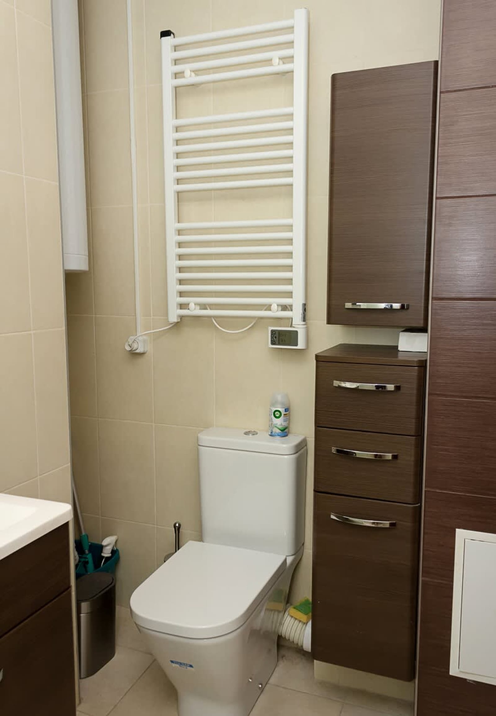 Cozy 2BD Flat with Balcony and Workspace - Photo 19