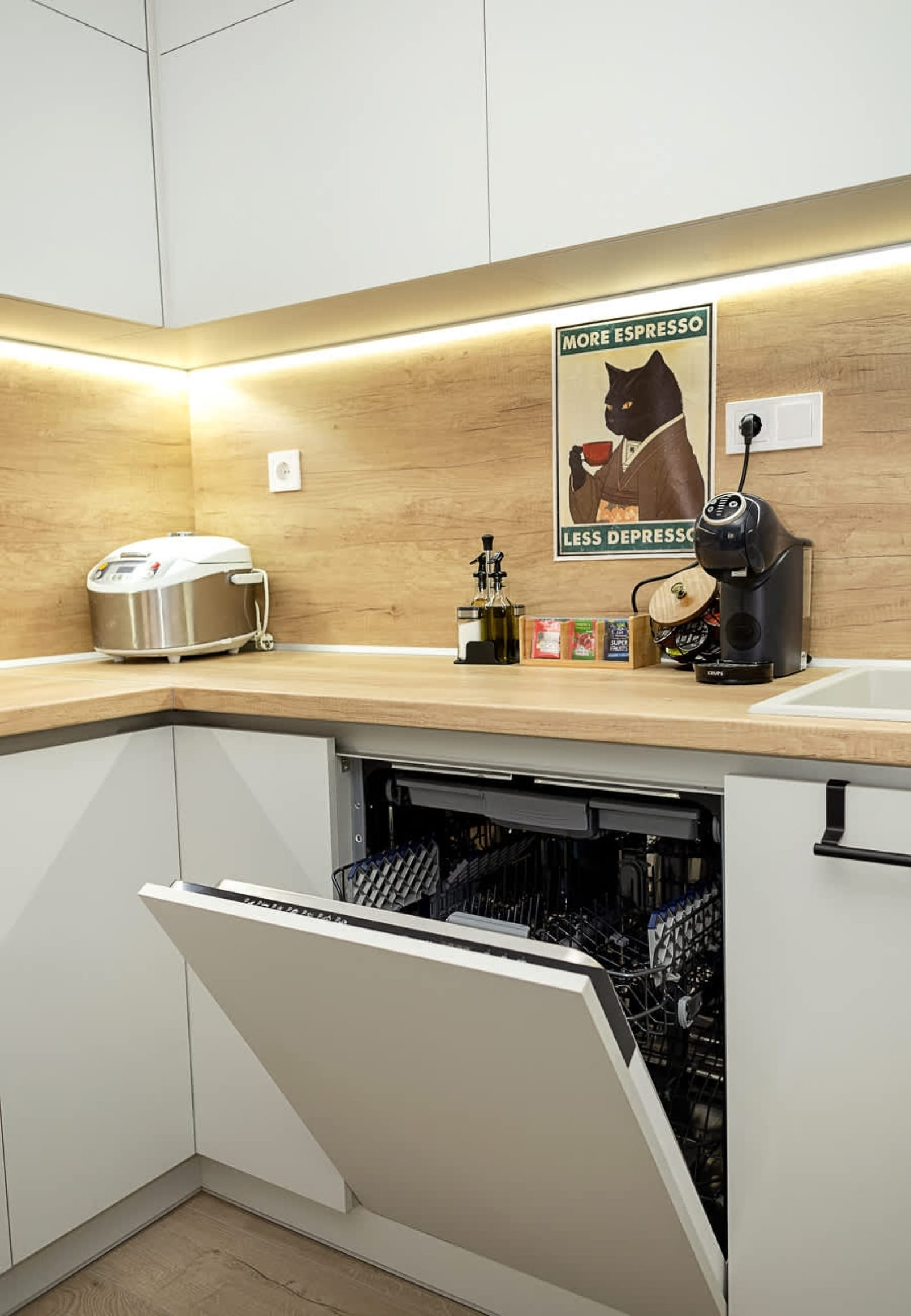 Stylish 2BR Apartment - Underground Parking, Varna - Photo 12