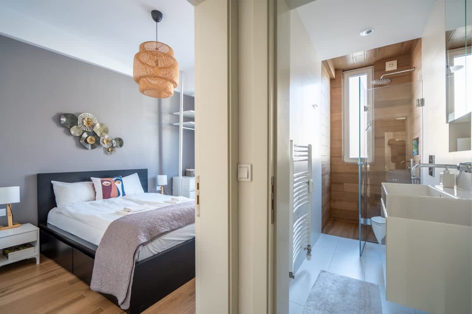 Elegant Getaway Near Iconic Eagles' Bridge - Photo 12