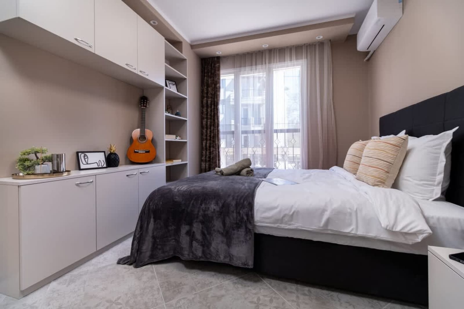 City Center Perfect 1-Bedroom Apartment - Cover Photo