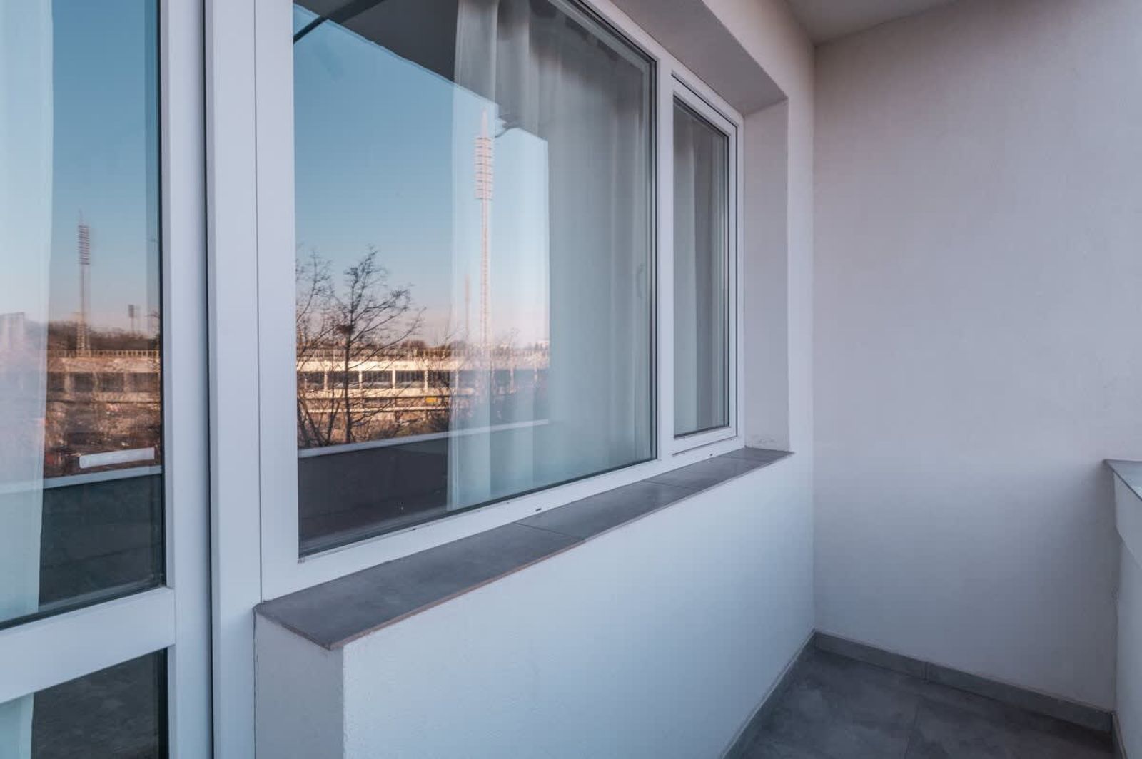 Industrial 2BD Flat | 3 Min to Metro &amp; Stadium - Photo 21