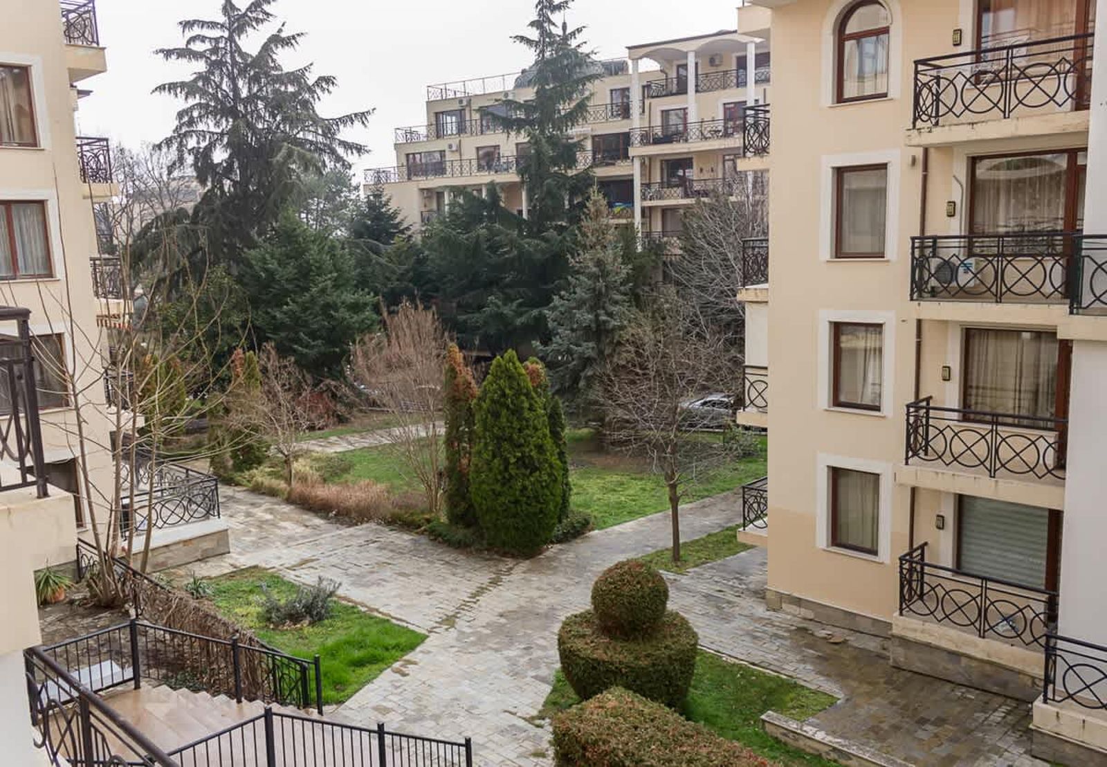 Cozy 2BD Flat with Balcony and Workspace - Photo 22