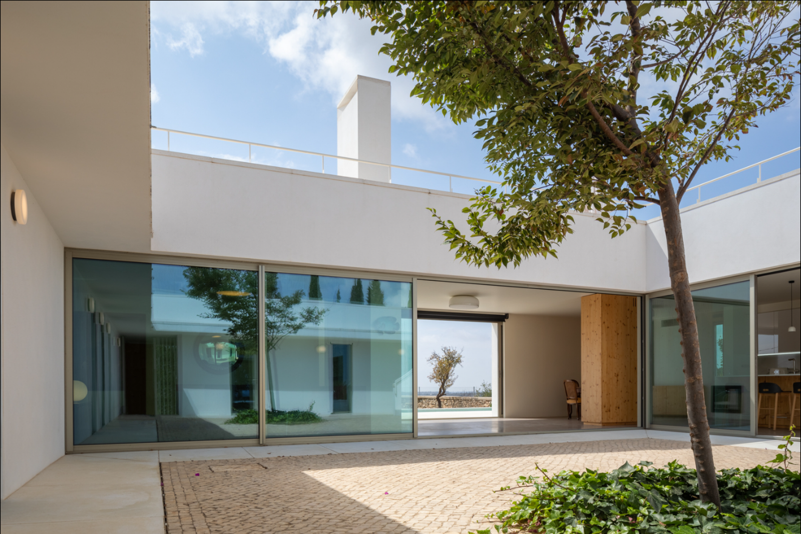 Courtyard House - Photo 8