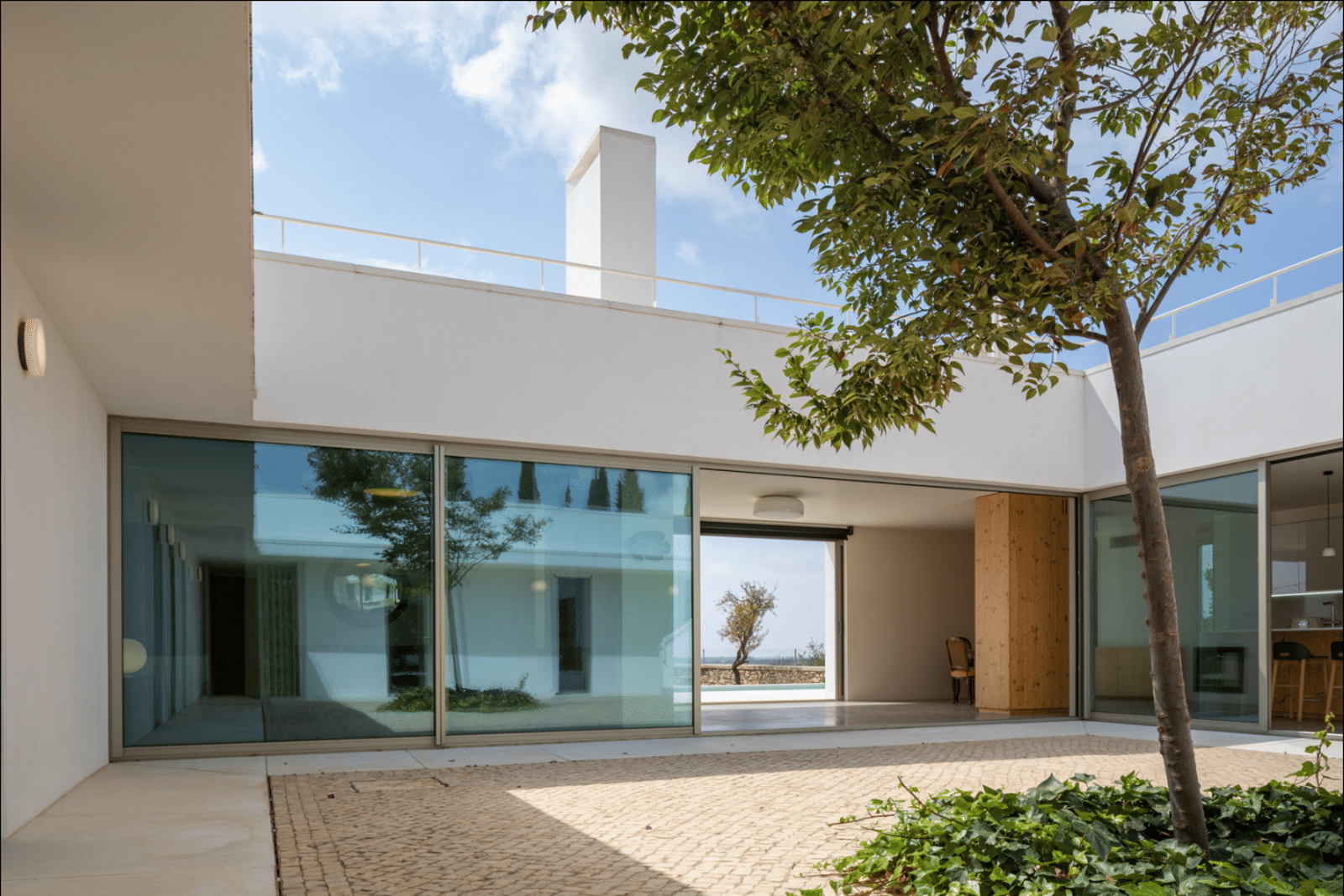 Courtyard House - Photo 8