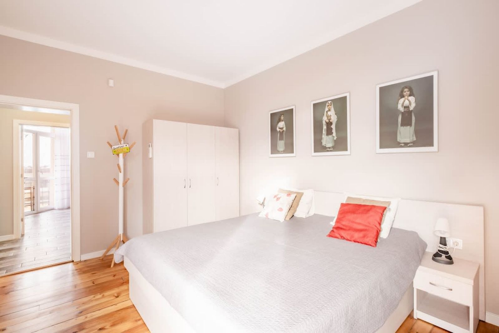 New 1930s quiet central apartment w/AC - 2 bedroom - Photo 10