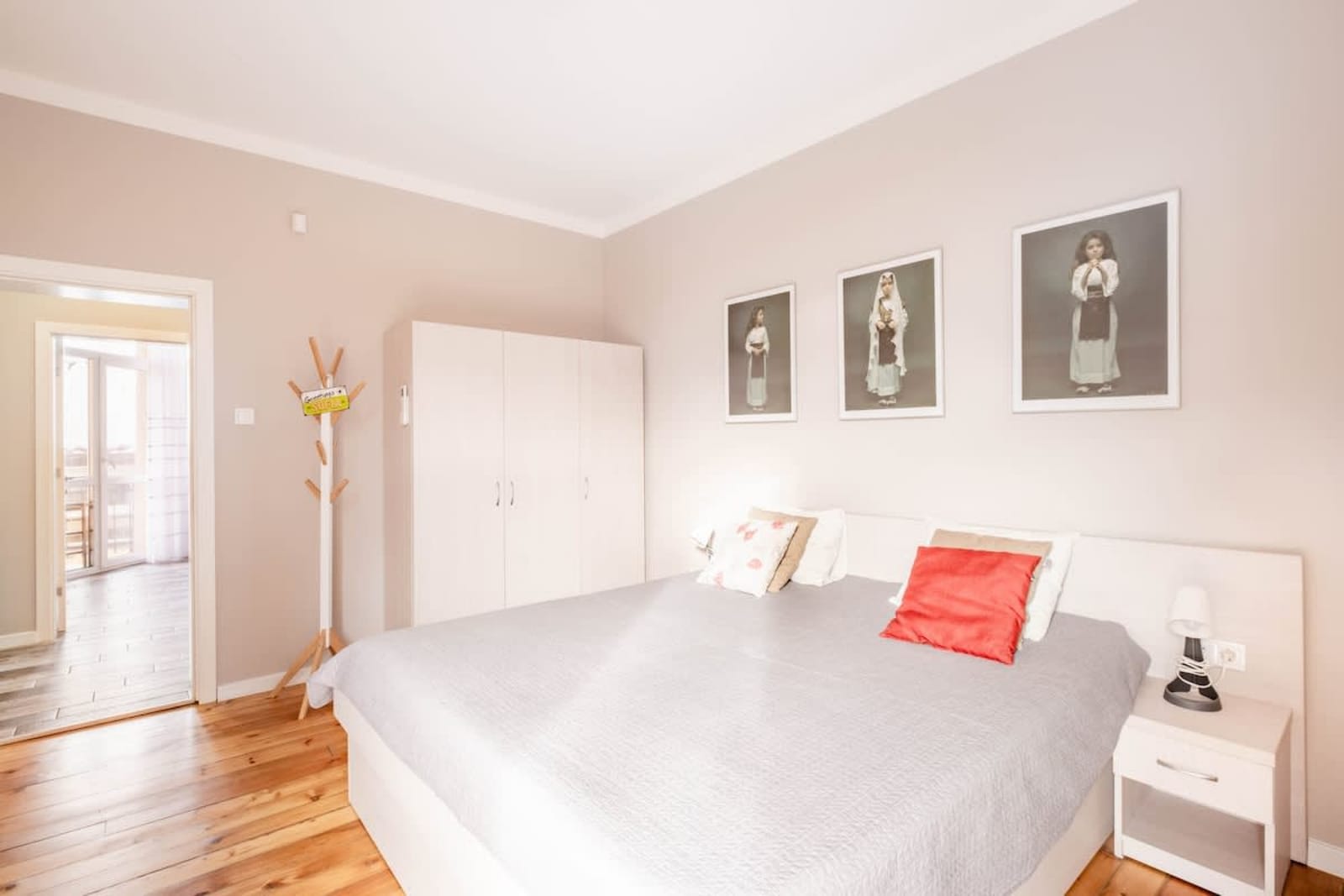 New 1930s quiet central apartment w/AC - 2 bedroom - Photo 10