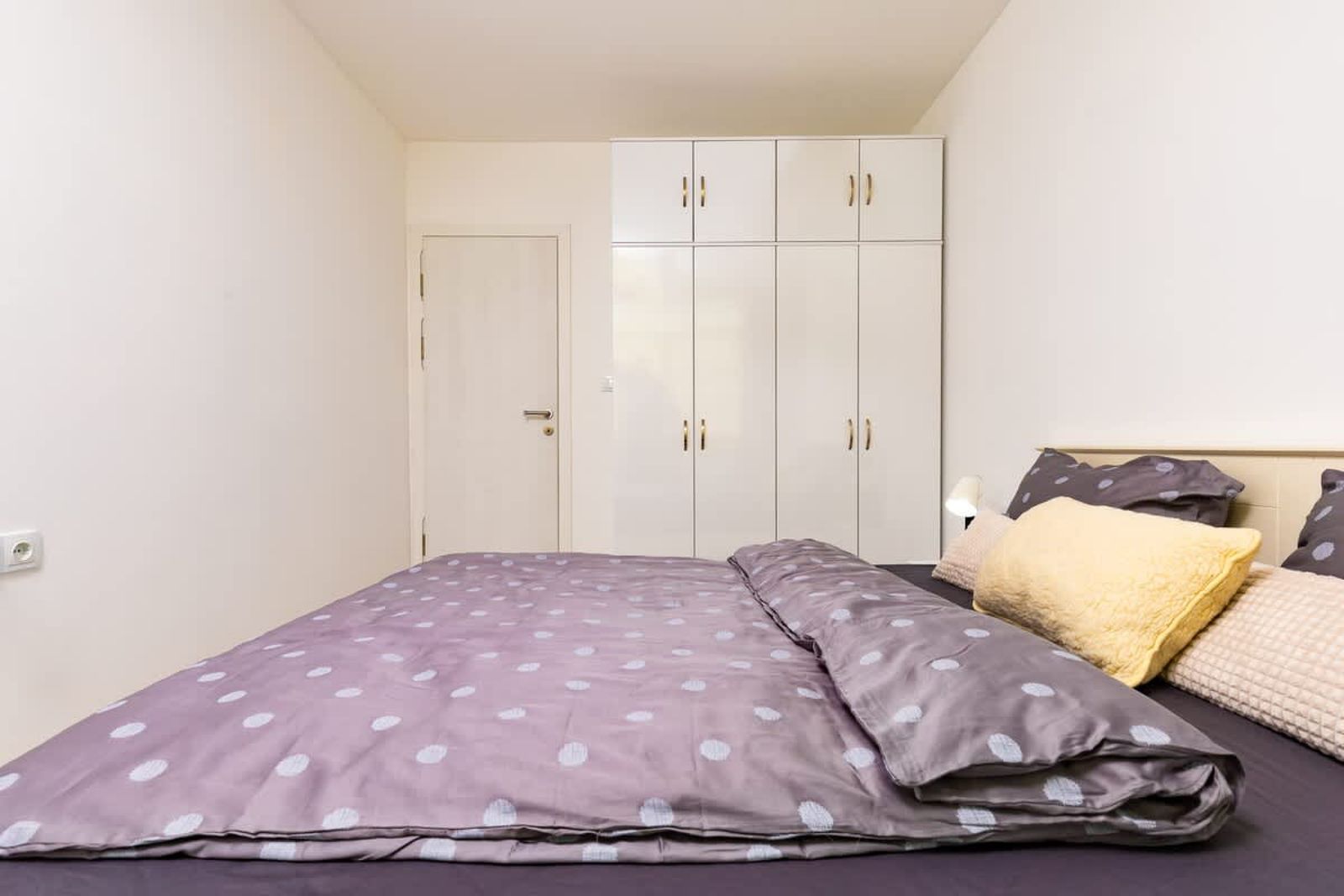 Radiant Retreat: Bright 1BD Haven in Plovdiv - Photo 21