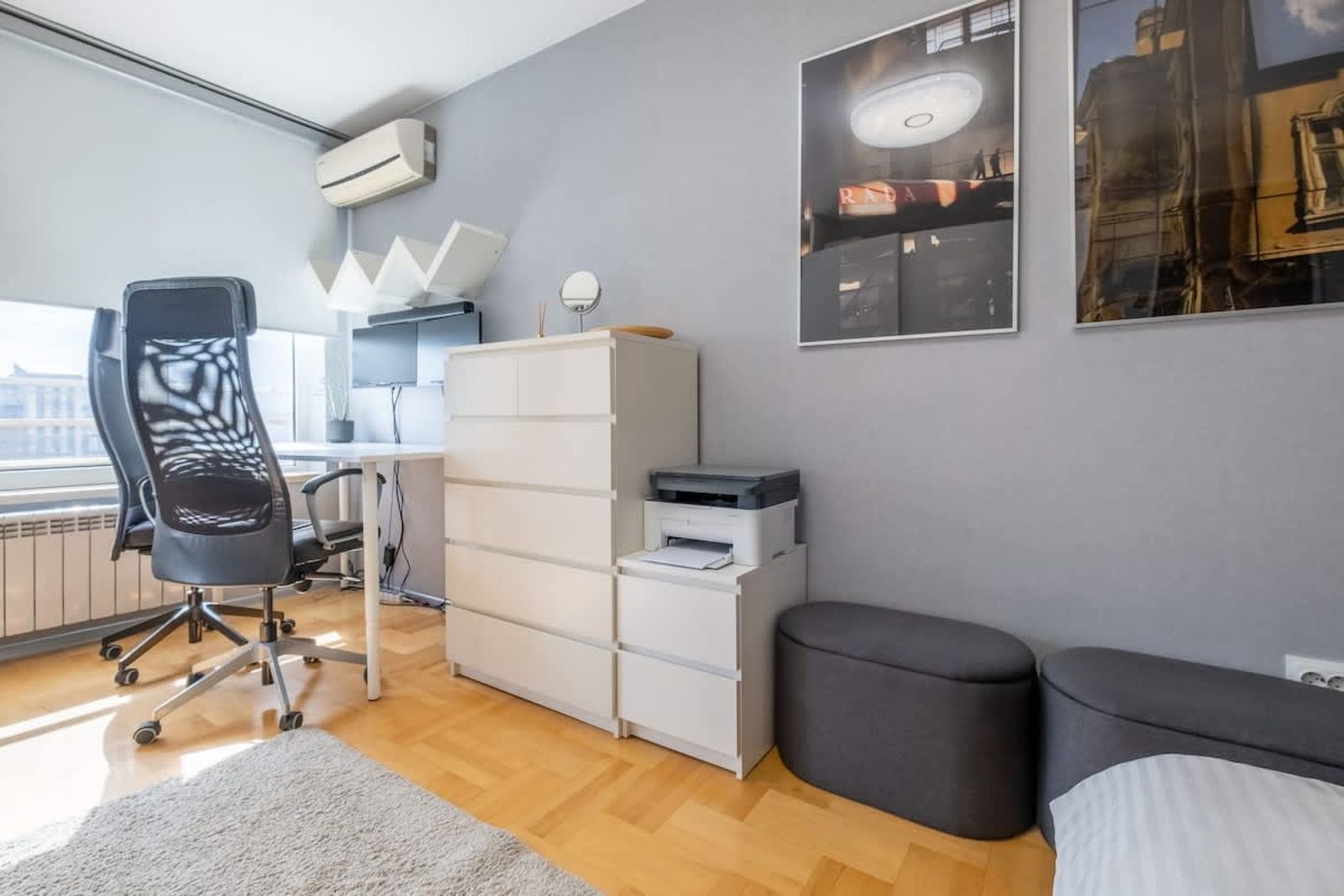 Chic 1BD Flat near Metro | Workspace &amp; Terrace - Photo 4