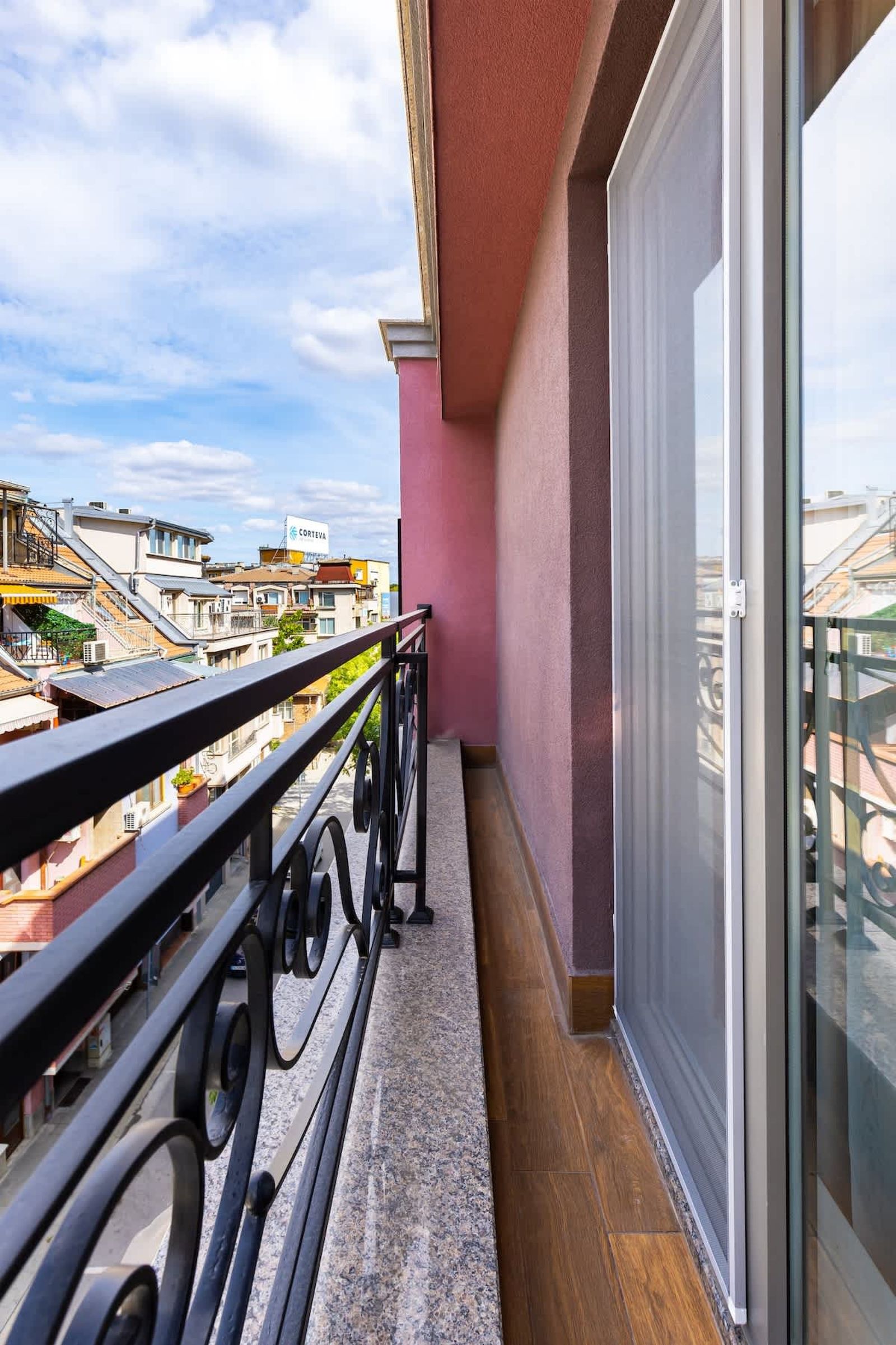 Stylish City Escape – 1BD Apt in Plovdiv - Photo 33