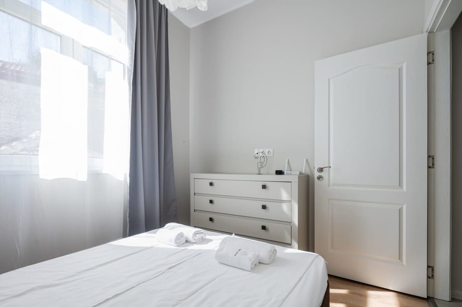 Light and Modern 2BD Flat Next To Women's Market - Photo 6