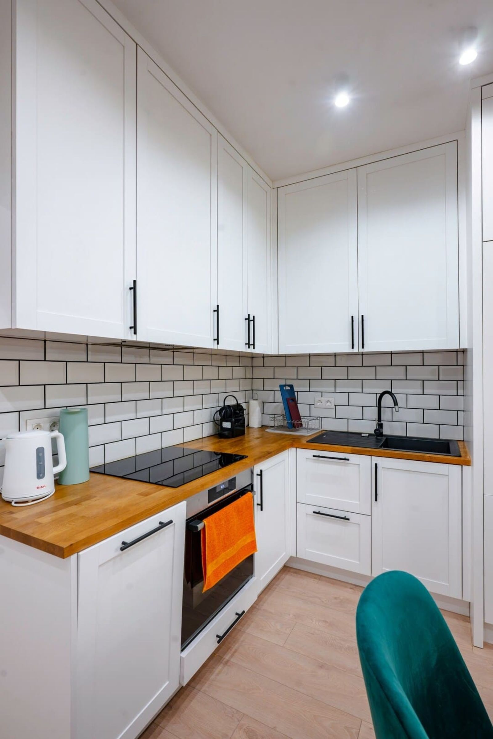 Sunny Stylish Apartment in Sofia - Photo 13