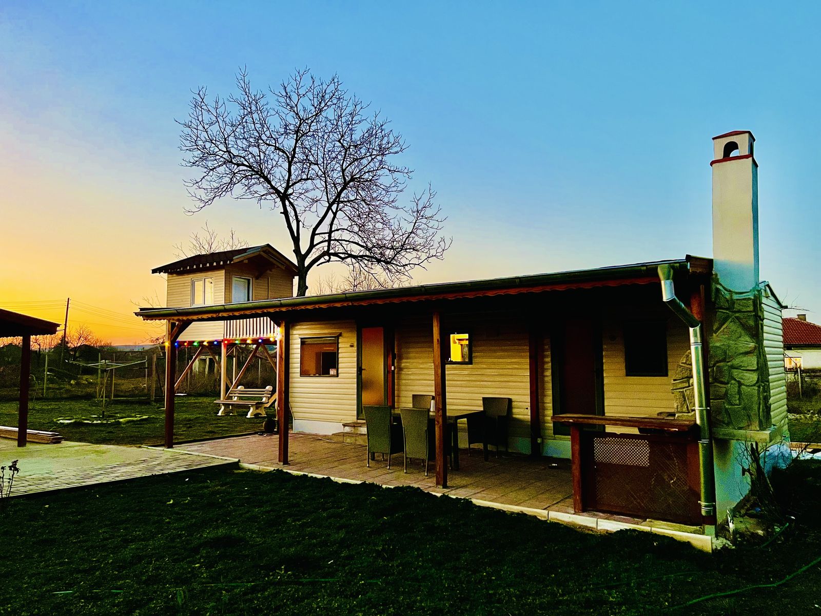 The Happy Caravans - Cover Photo