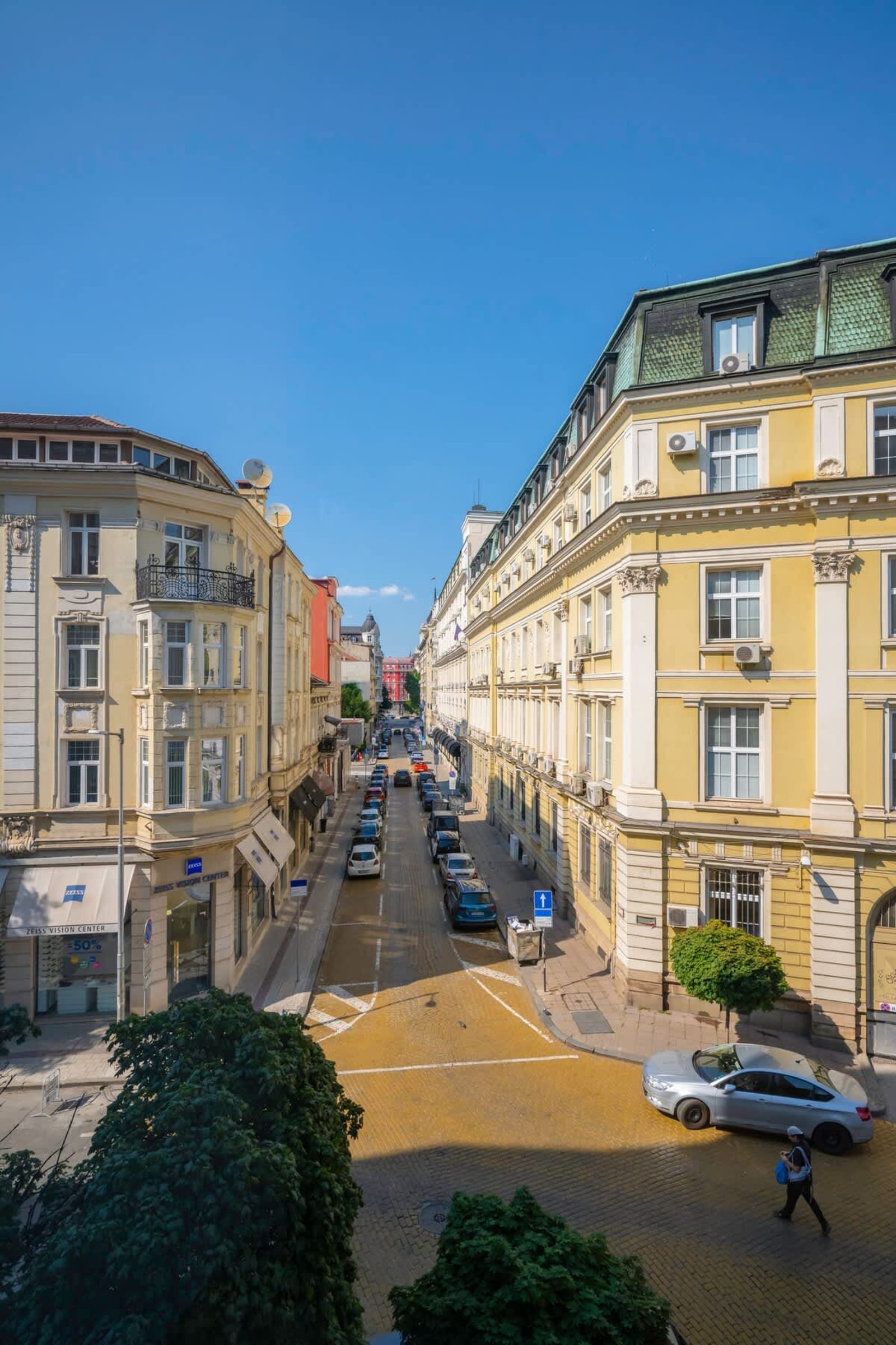 The Purely Placed 1BD Central Flat - Photo 14