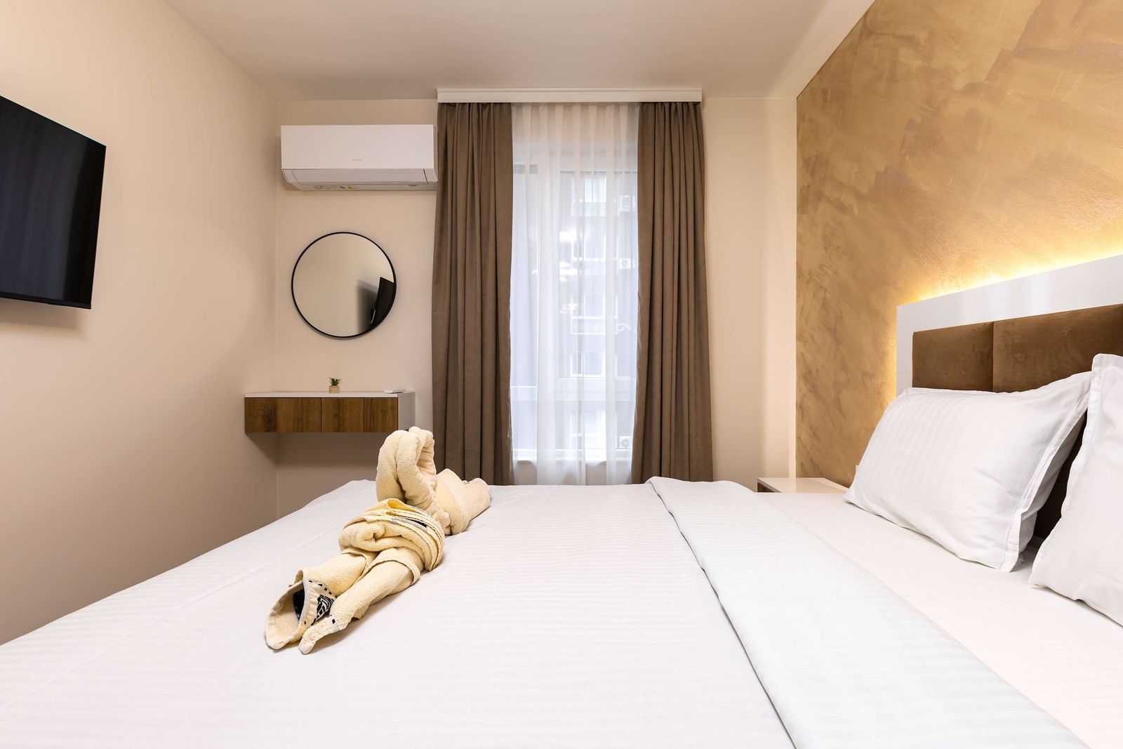 The Cozy Nest - Modern 1BR with Balcony - Photo 10