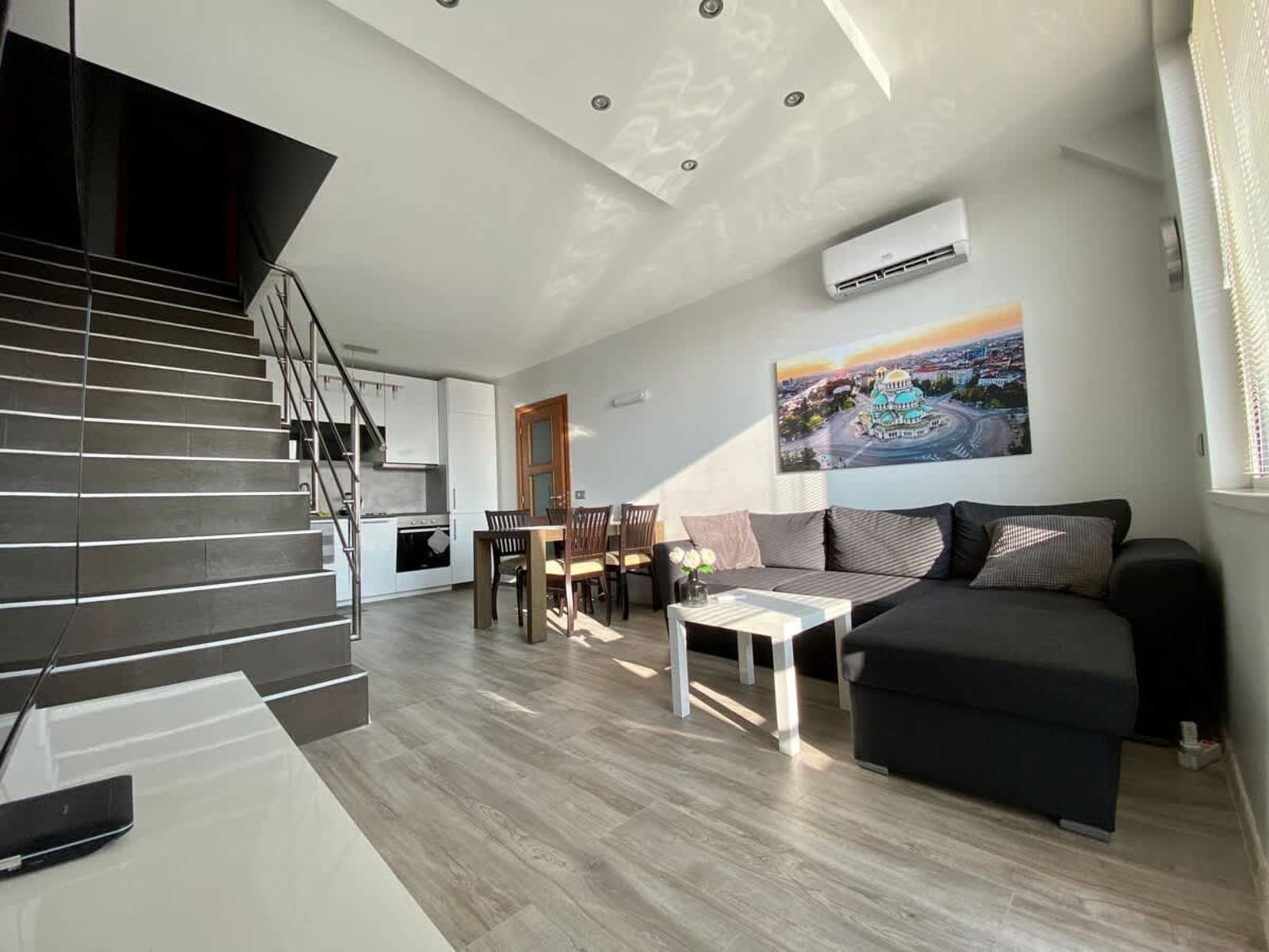 Beautiful City View Maisonette Apartment - Photo 5