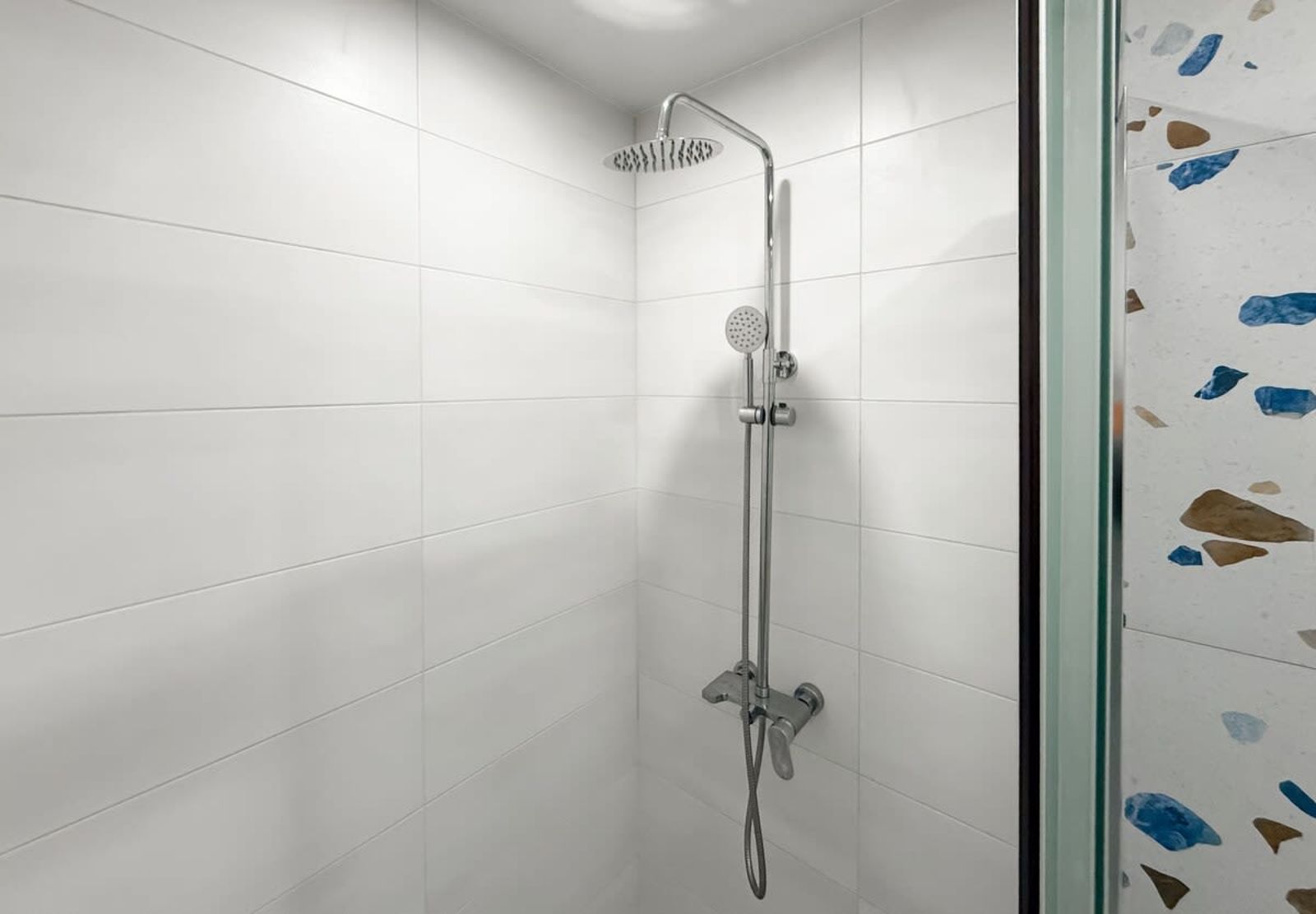 Split-Level City Stay with Balcony - Photo 14