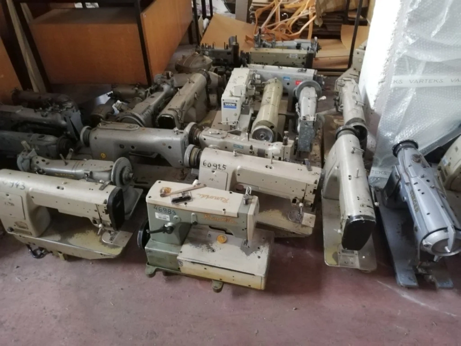 Beautiful Abandoned Factory - Photo 34