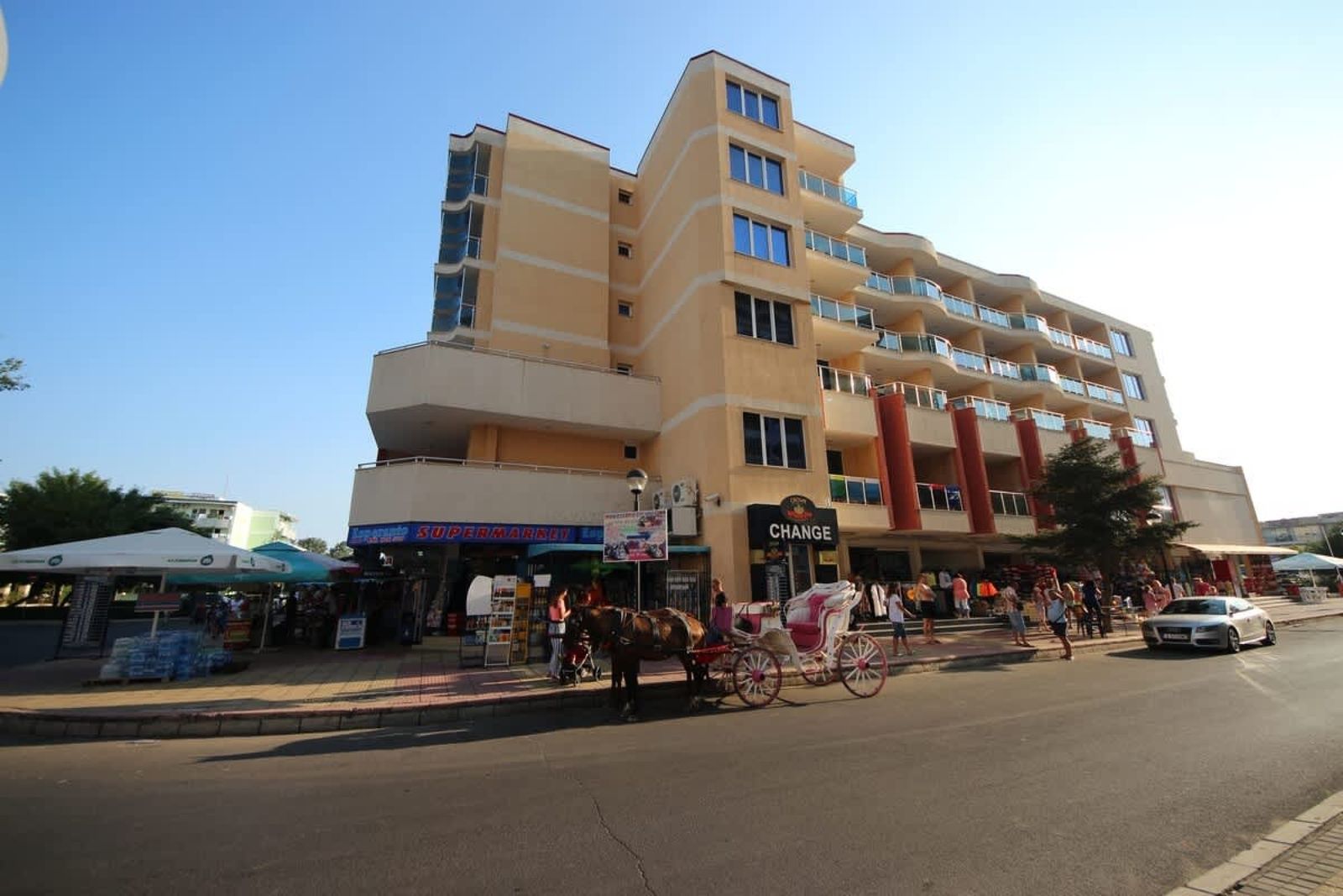 Family Studio in Sunny Beach Apartments - Photo 4