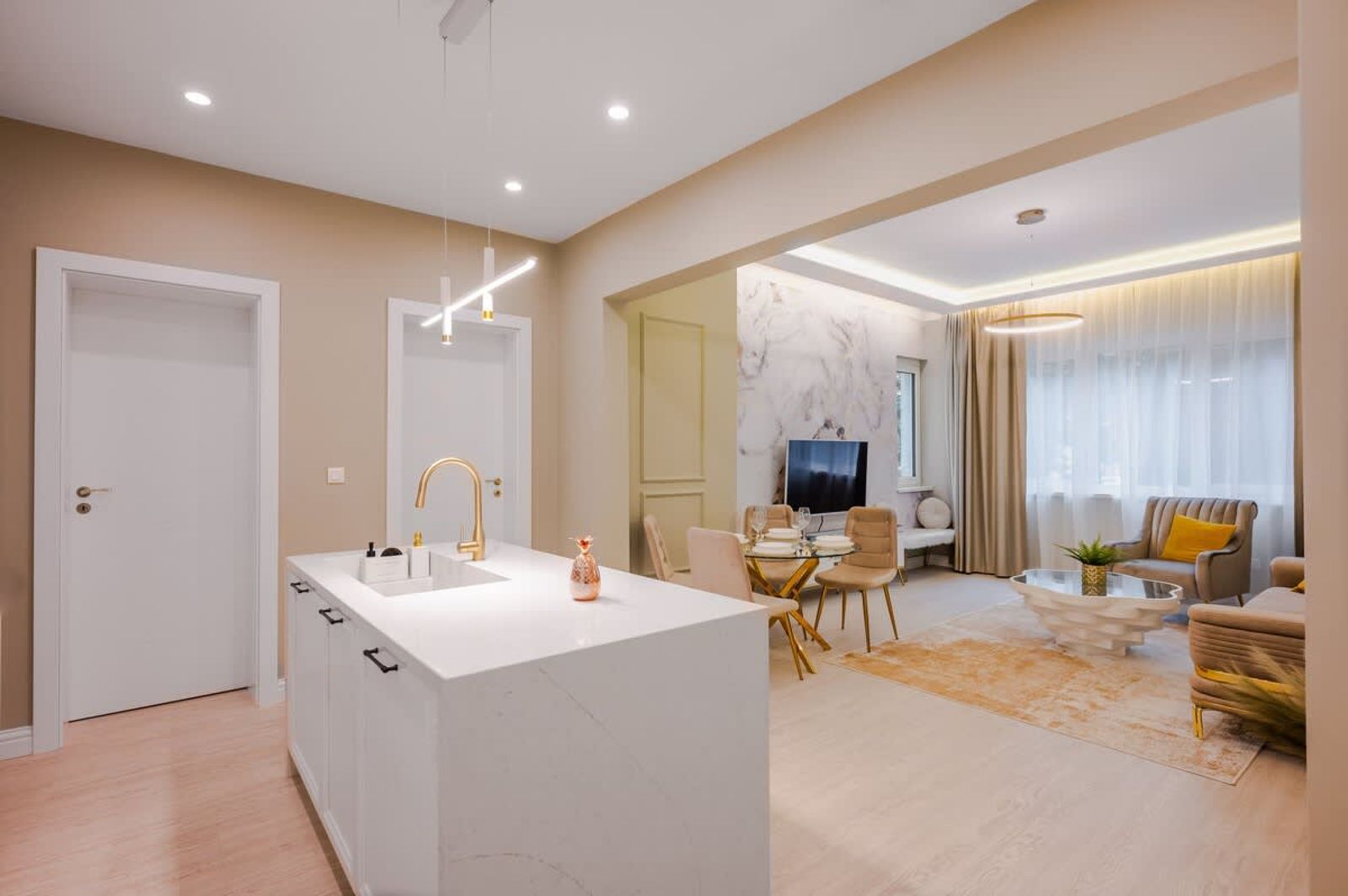 Top Center 2BD Luxurious Flat with Shared Terrace - Photo 2