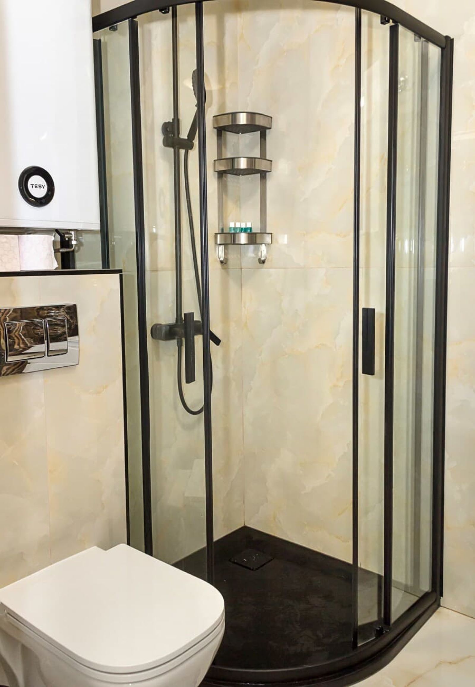 New Black &amp; White Flat 5 Min Away From Sea Garden - Photo 4