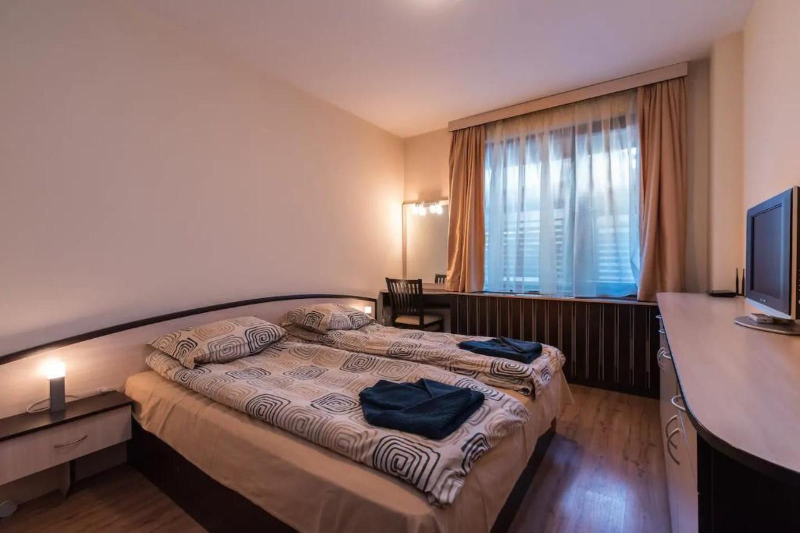 Charming, fully-furnished, 2-bedroom apartment - Cover Photo