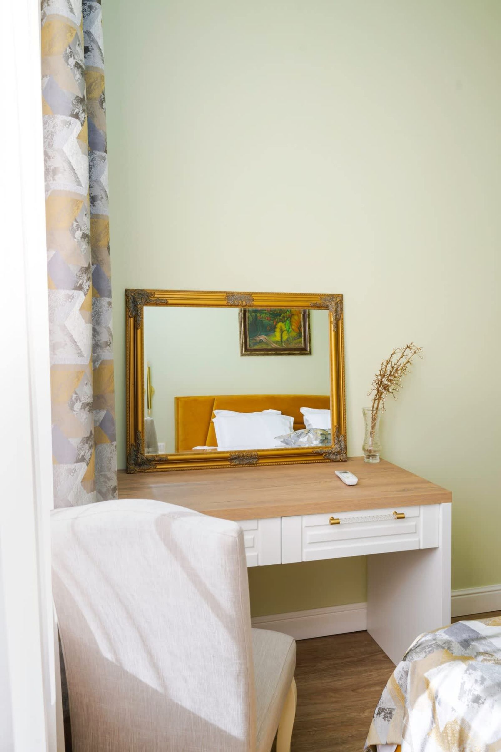 Urban Charm &amp; Comfort - Chic 2BD in Prime Location - Photo 17