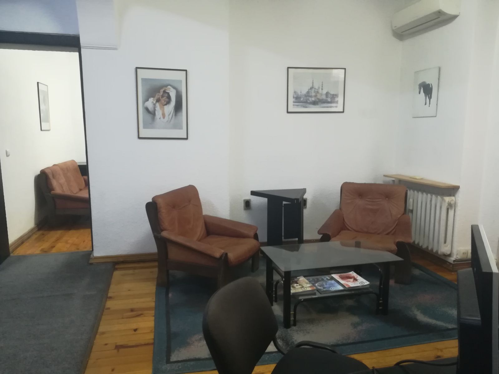 Office in an old building (1938) that is a cultural monument. Size 160 sq. m. No bathroom. No elevator, 4-th floor; 5 rooms; 2 small balconies. - Photo 9