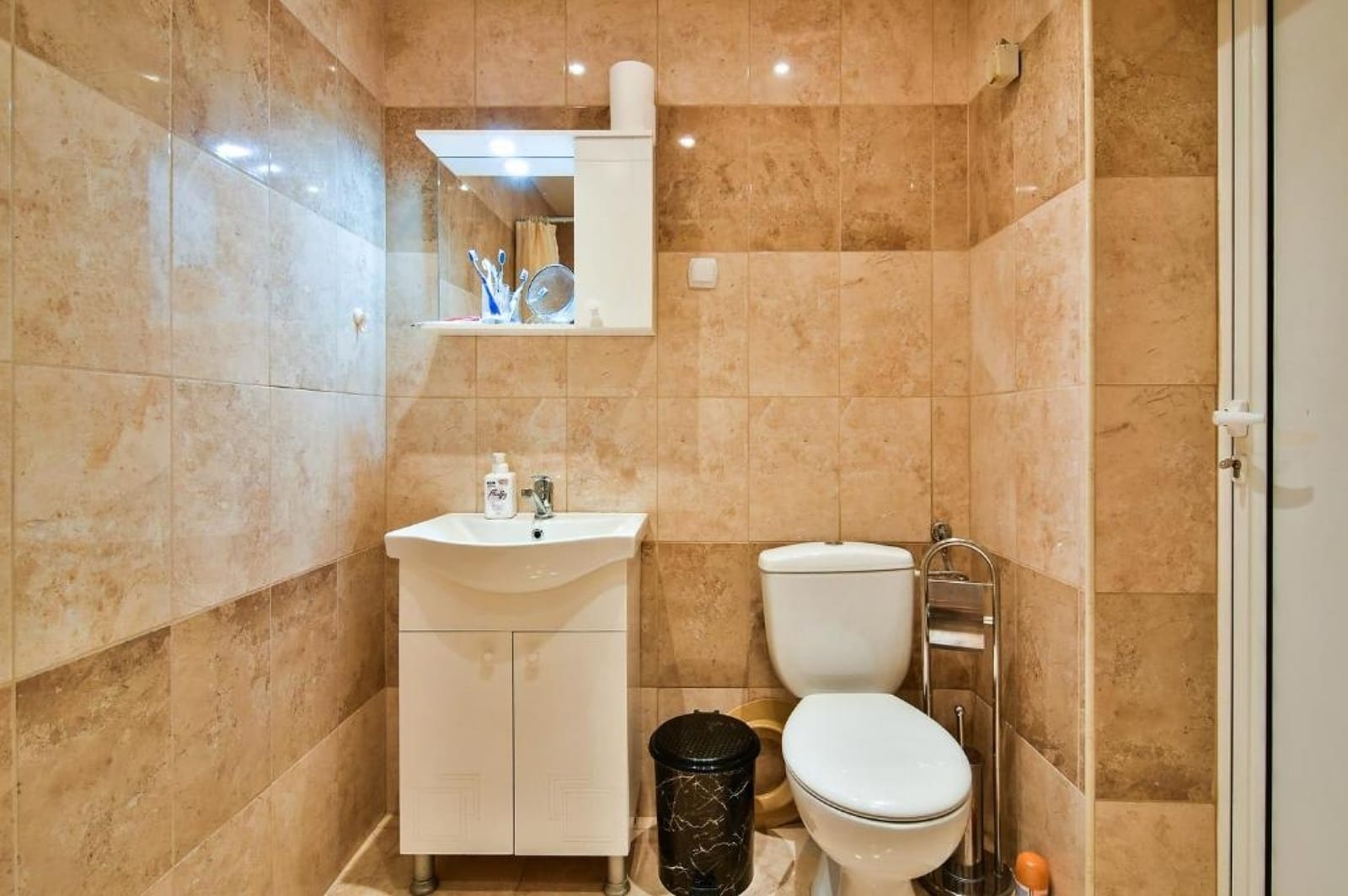 Apo Apartment - Top Center - Photo 20